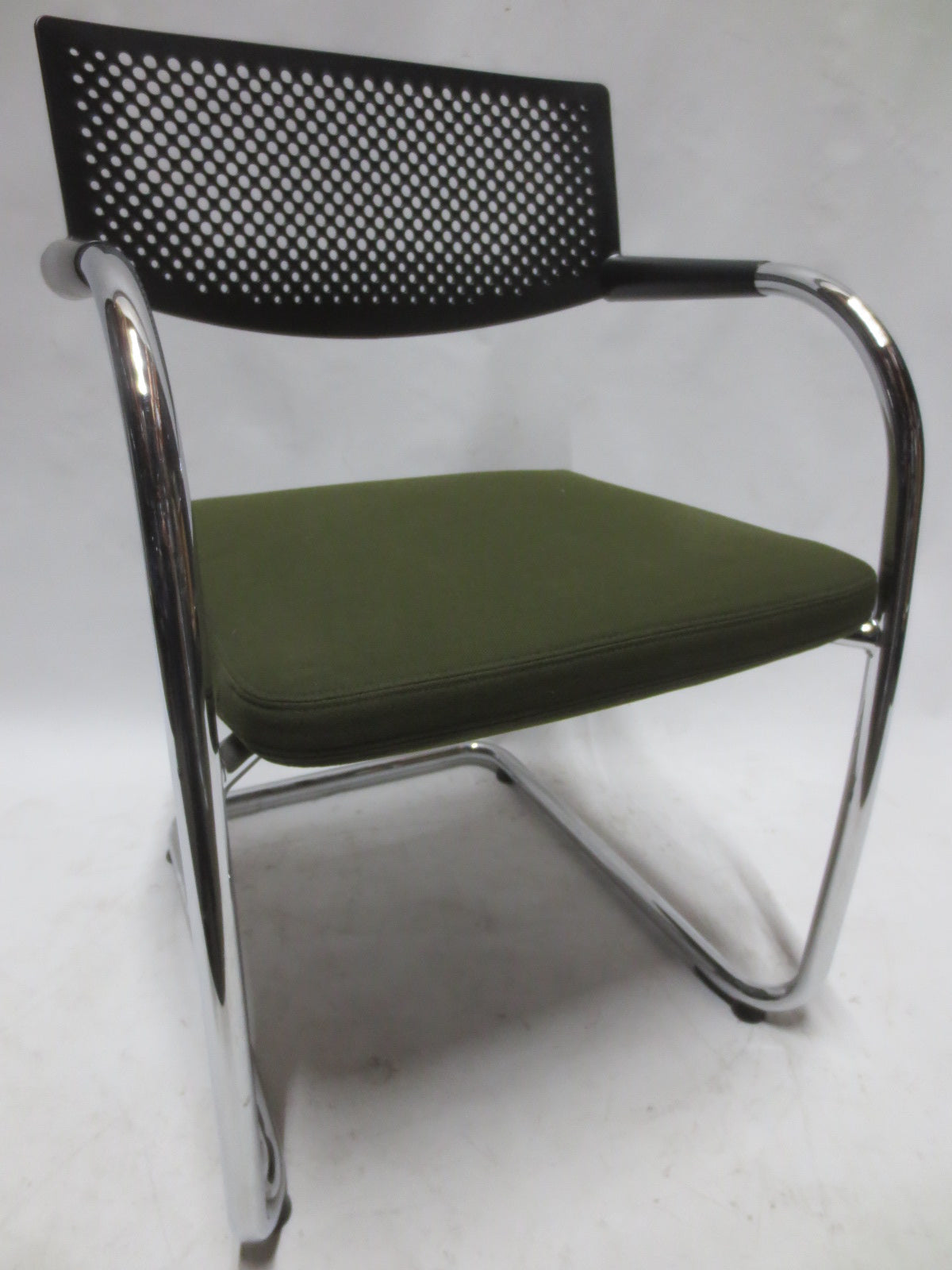 Vitra Visavis 2 Dining Armchair in Green Seat and Black Back