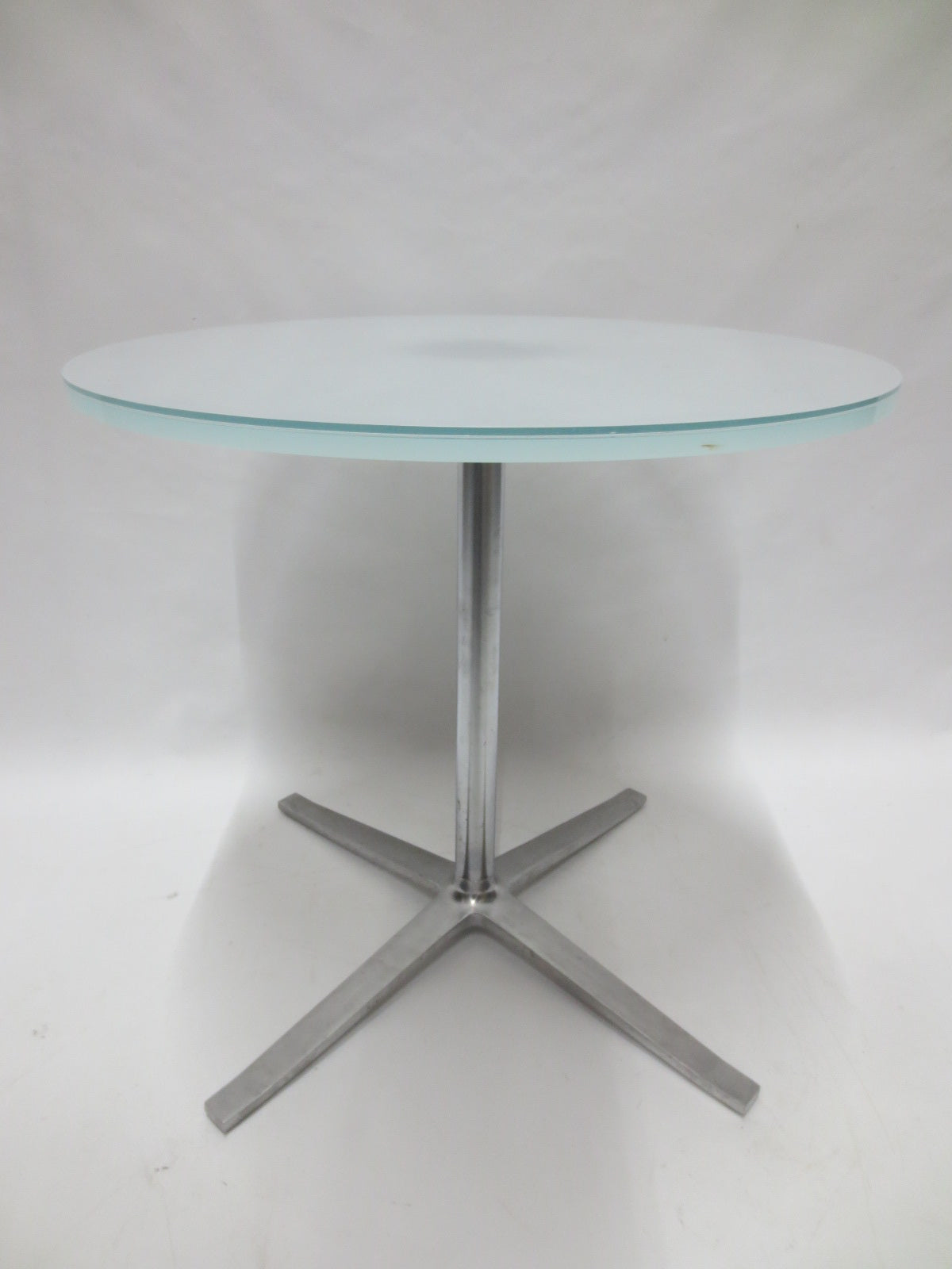 Coalesse Bob 30-in Round Glass Top Coffee Table