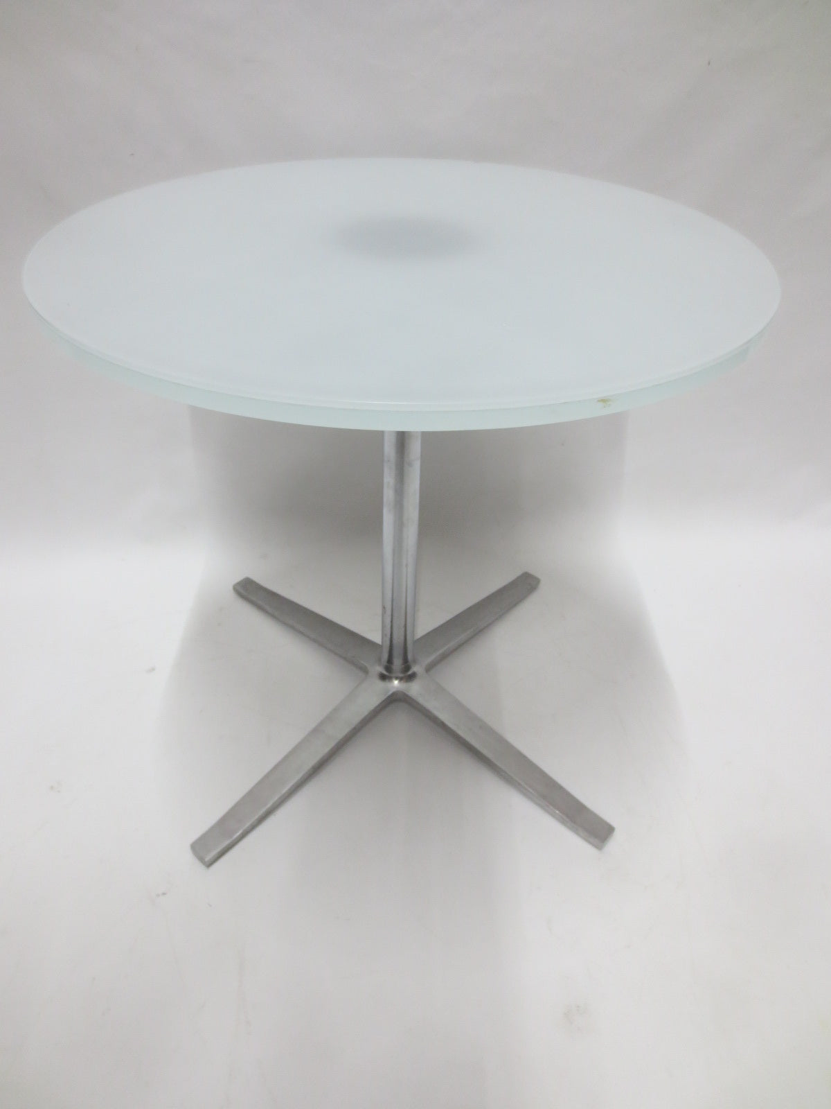 Coalesse Bob 30-in Round Glass Top Coffee Table