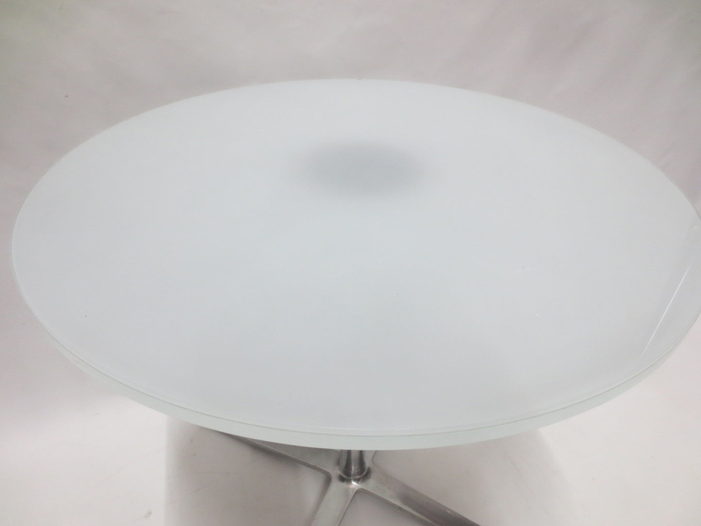 Coalesse Bob 30-in Round Glass Top Coffee Table