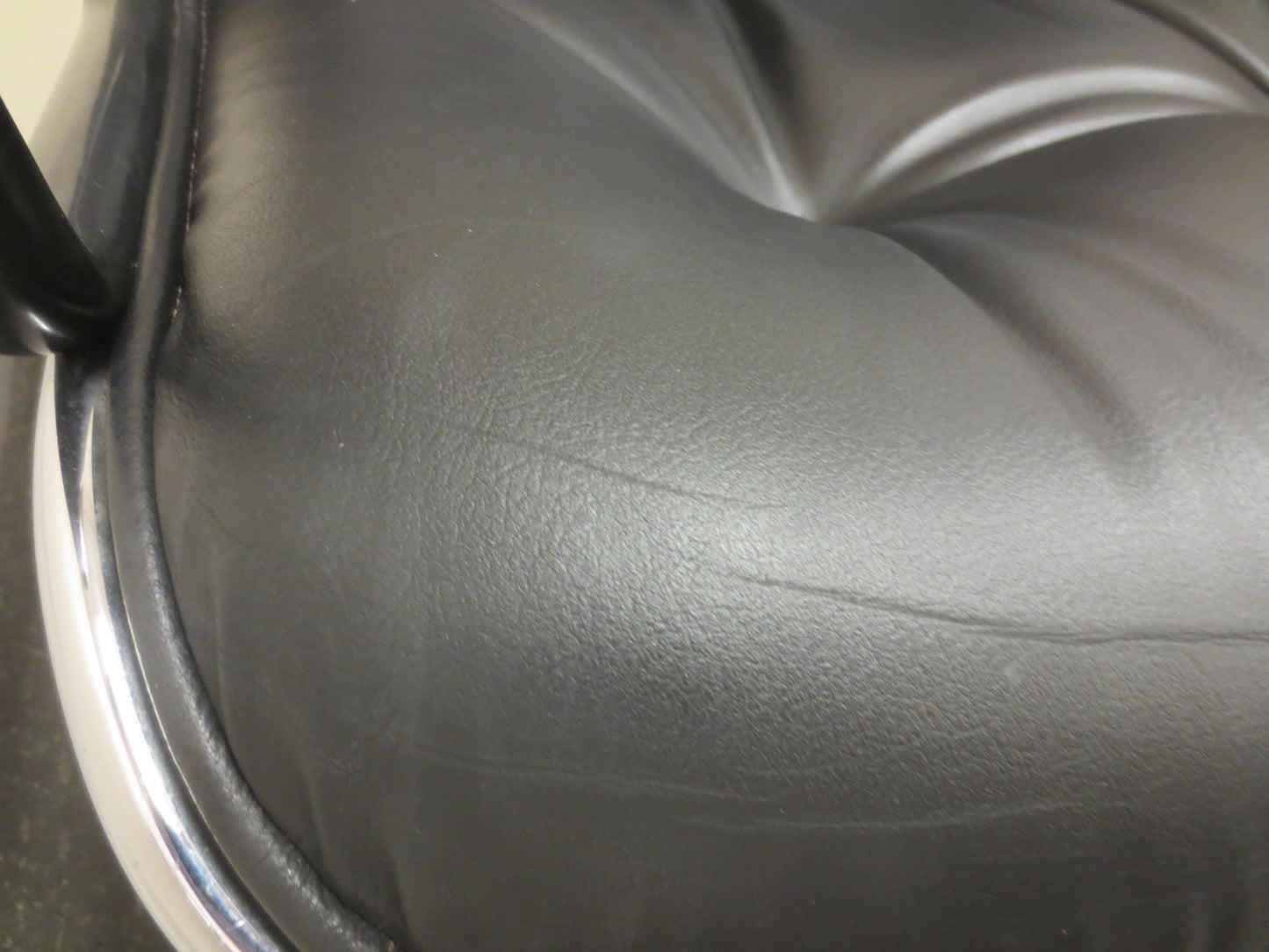 Knoll Pollock Executive Chair in Black Leather with Pneumatic Height Adjustment