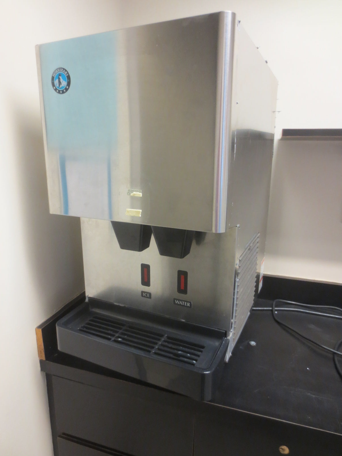 Hoshizaki DCM-270BAH-OS Ice and Water Dispenser