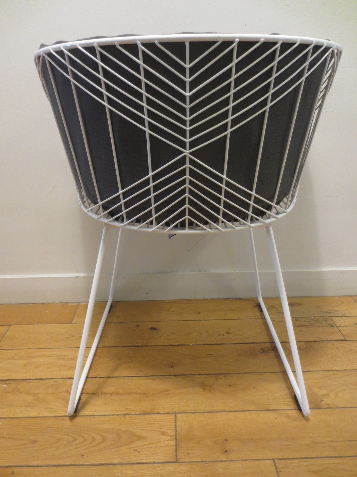Bend Goods Captain Chair with Seat Pad