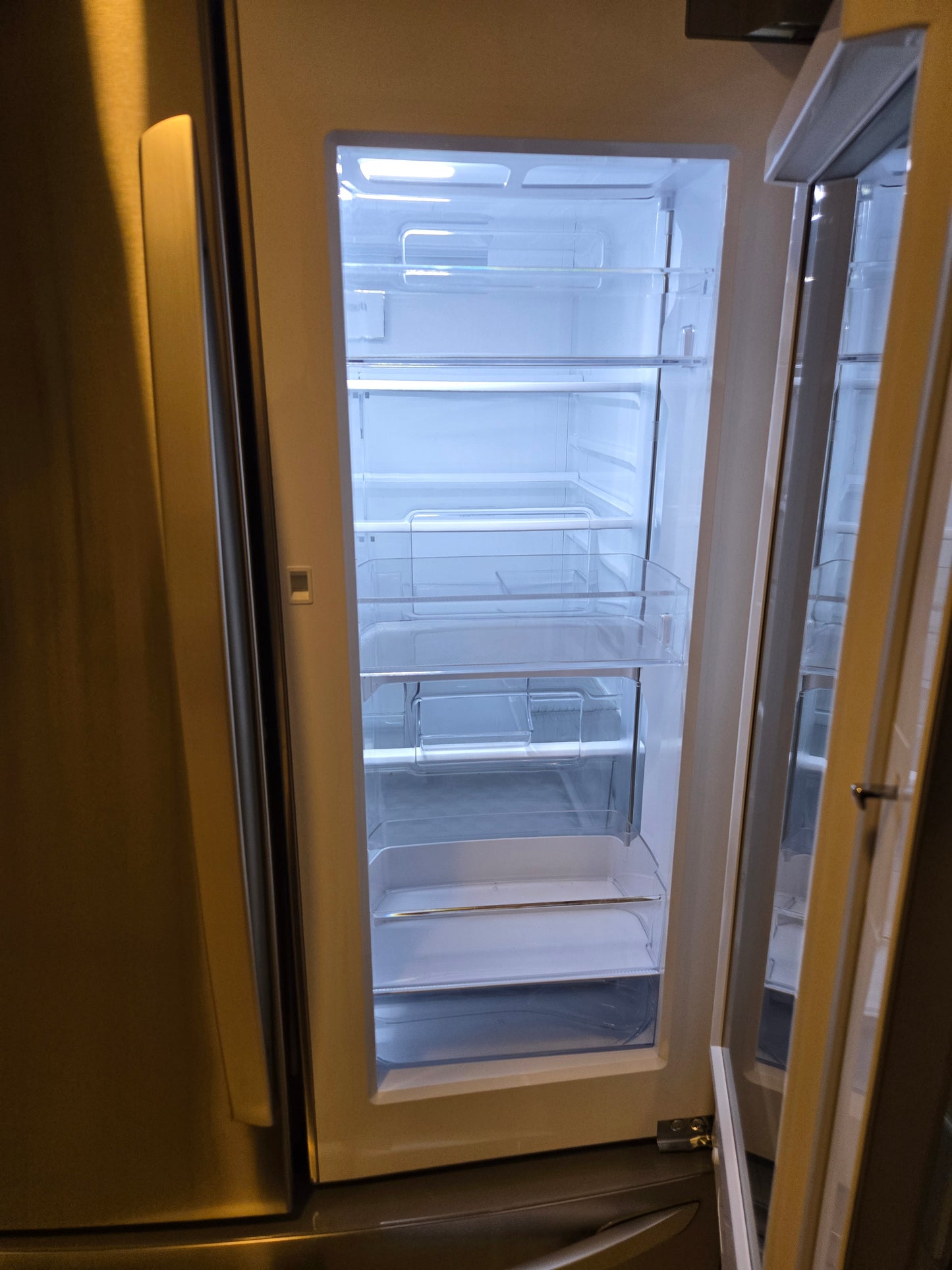LG InstaView 27-cu ft French Door Refrigerator-Freezer