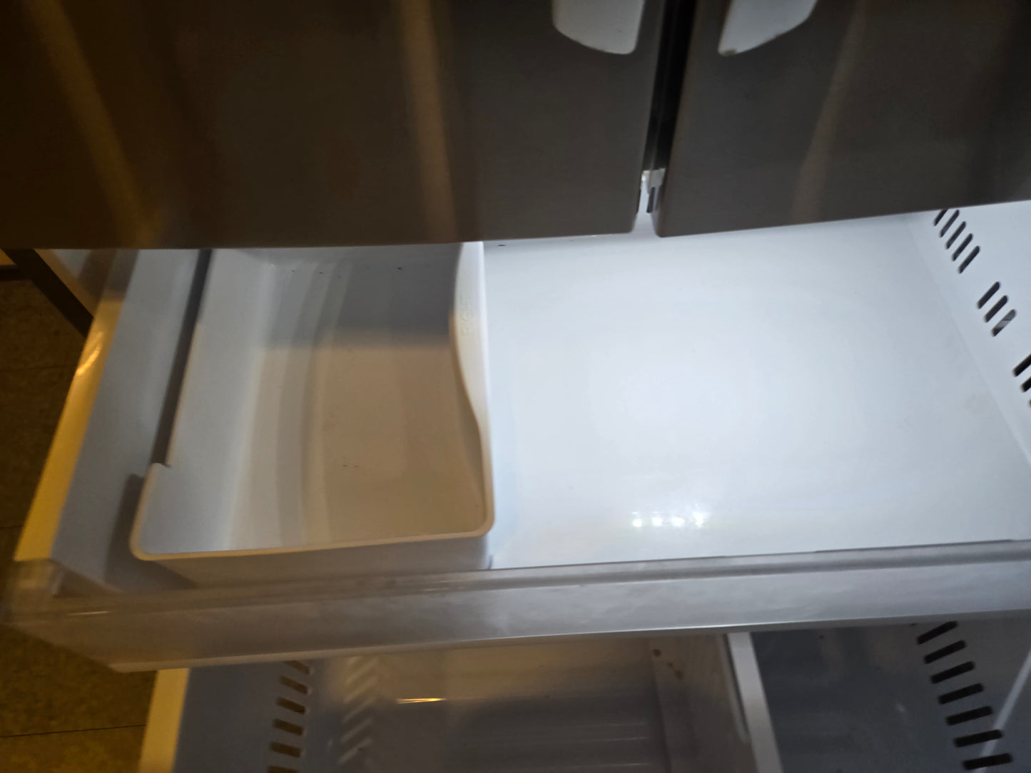 LG InstaView 27-cu ft French Door Refrigerator-Freezer