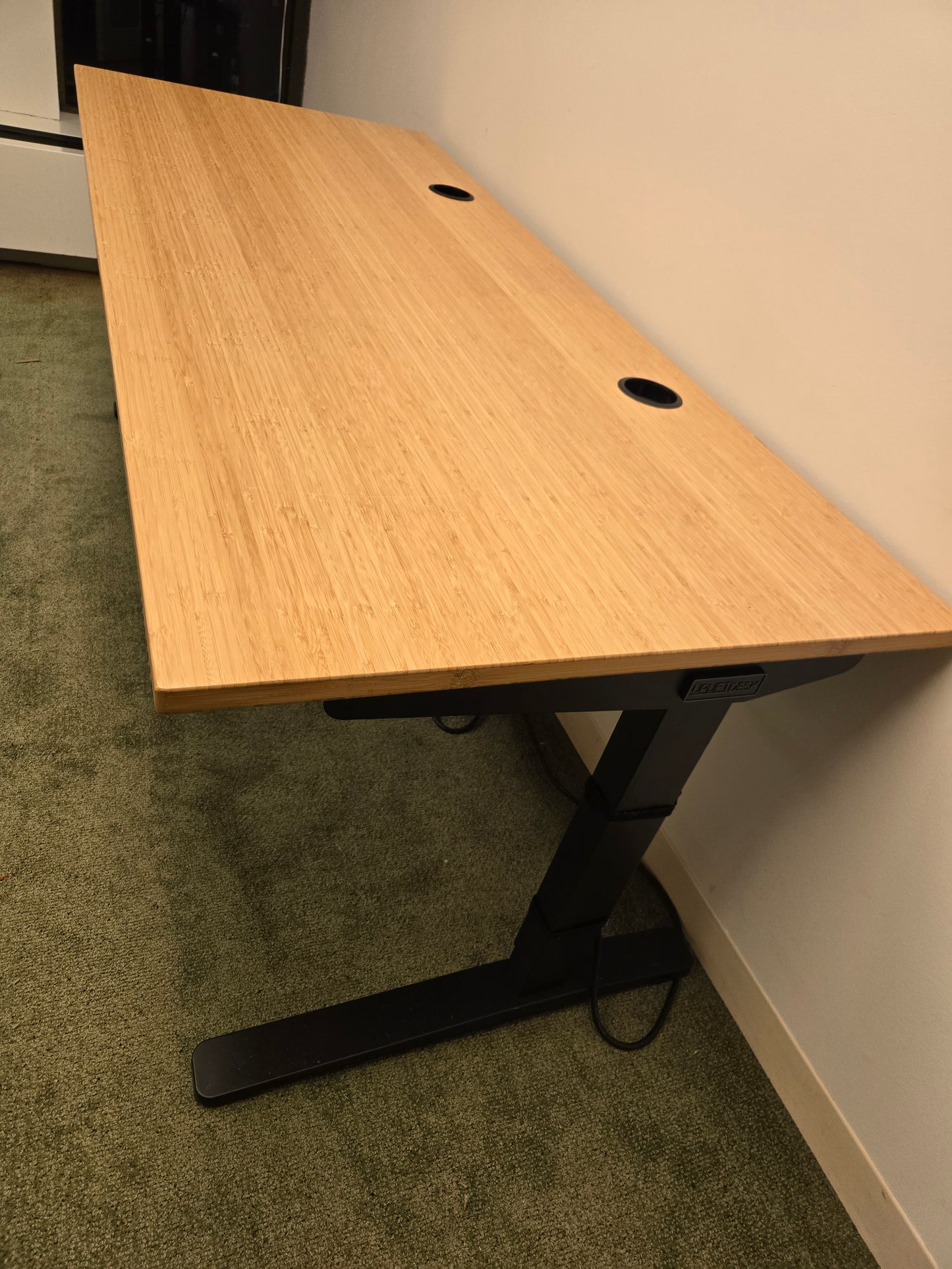 Uplift 6-ft (72x30-in) Electric Height Adjustable Standing Desk with Bamboo Top