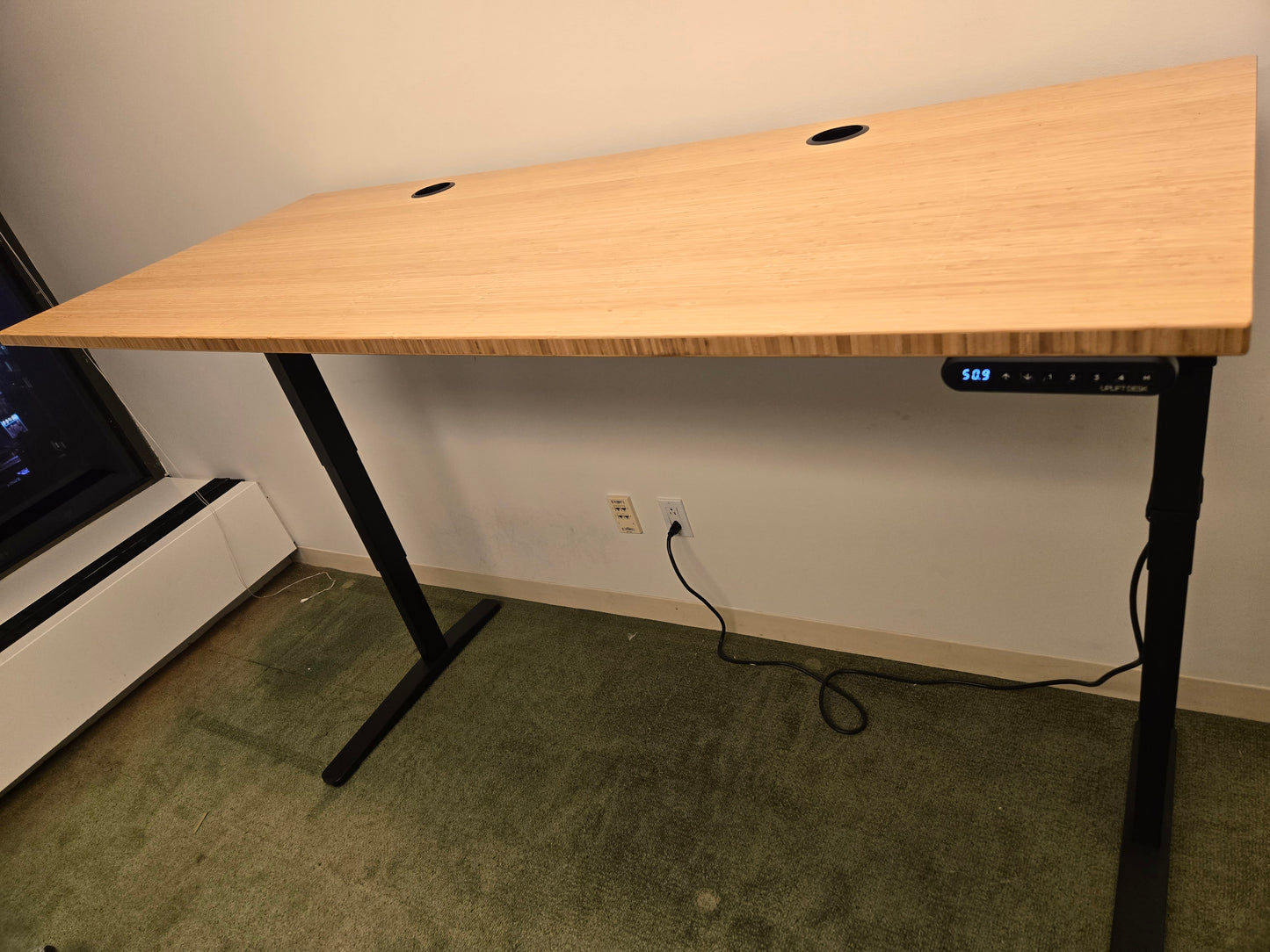 Uplift 6-ft (72x30-in) Electric Height Adjustable Standing Desk with Bamboo Top