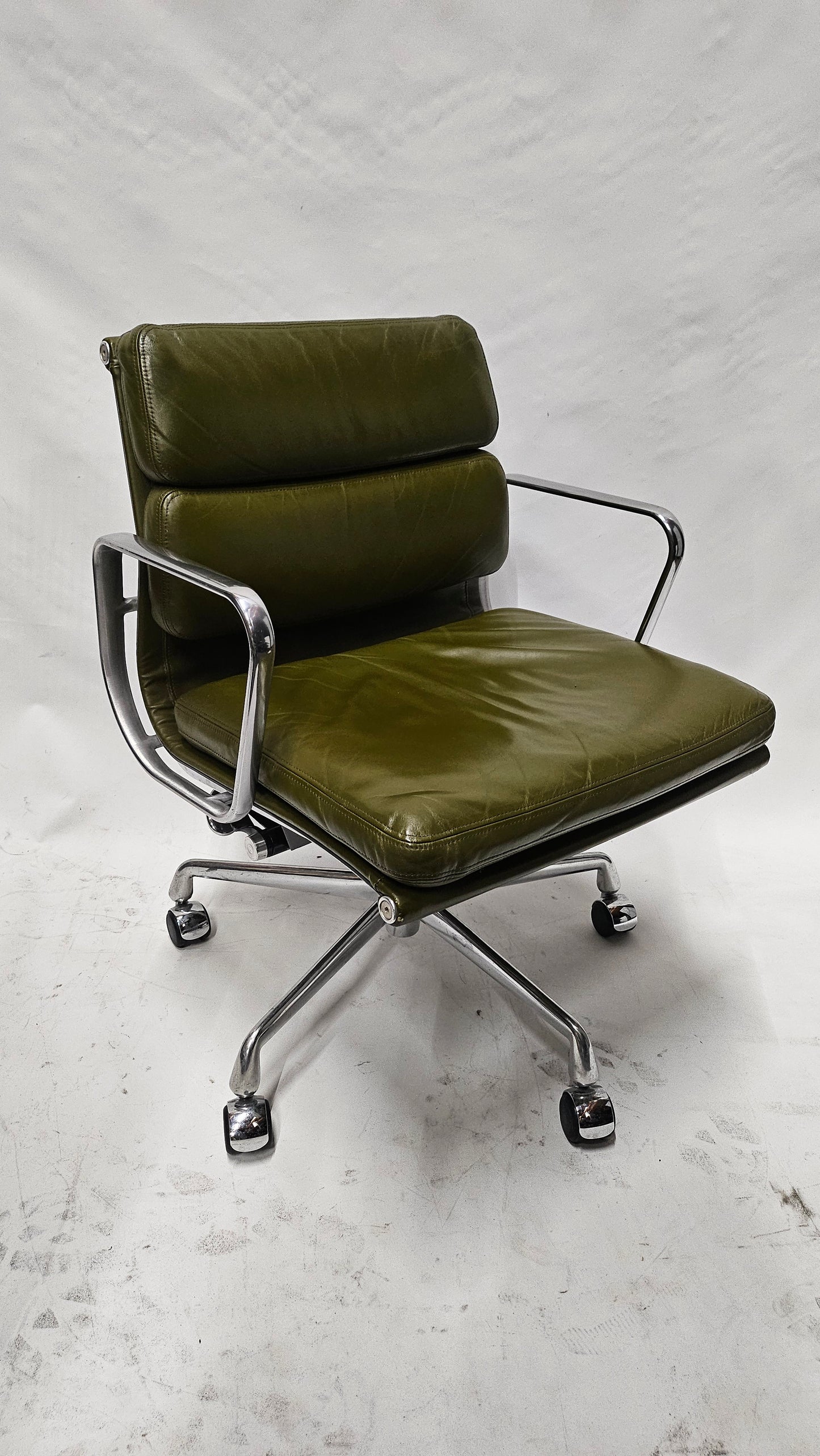 Herman Miller Eames Soft Pad Management Chair in Olive Green Leather, EA435