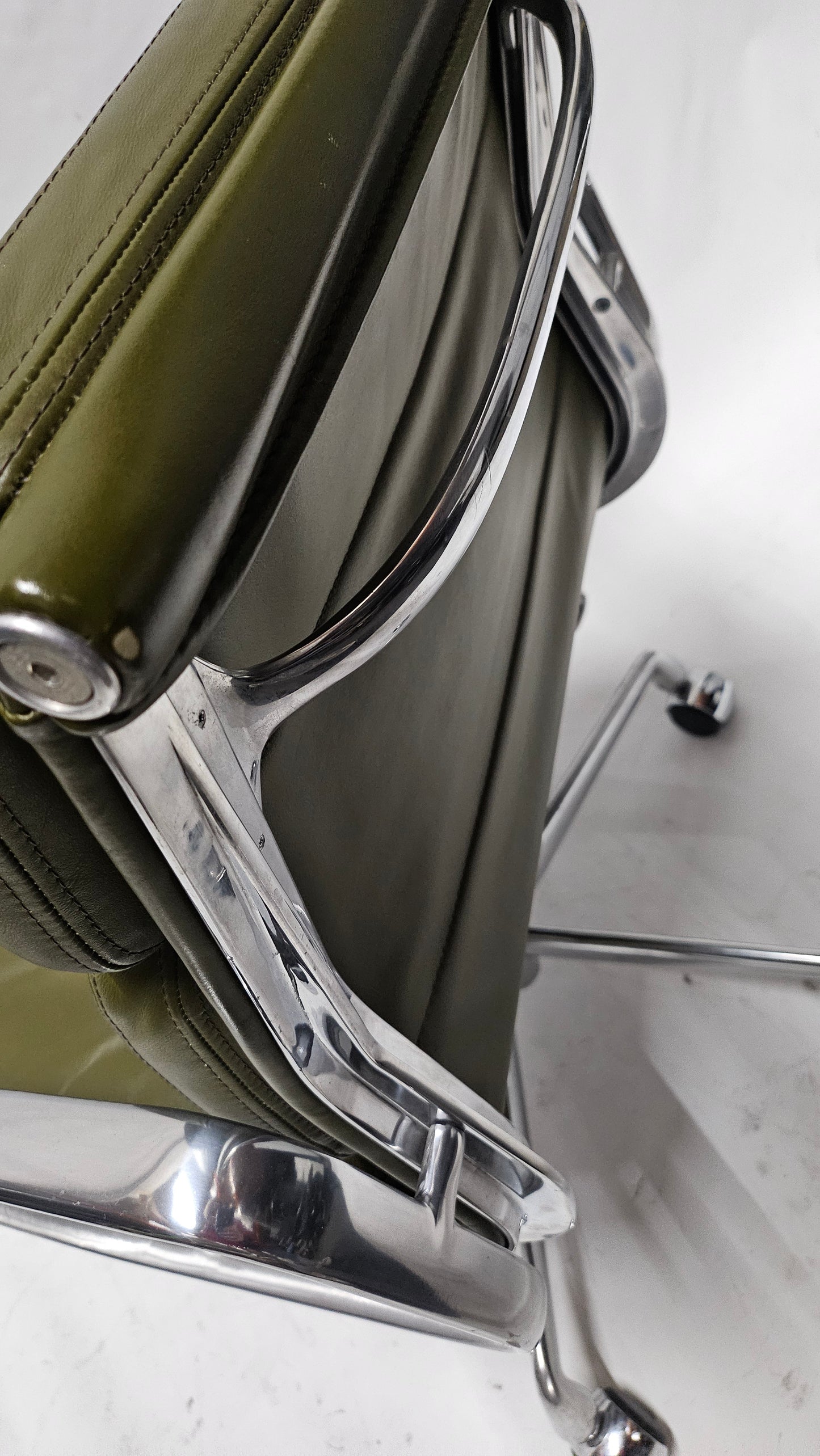 Herman Miller Eames Soft Pad Management Chair in Olive Green Leather, EA435