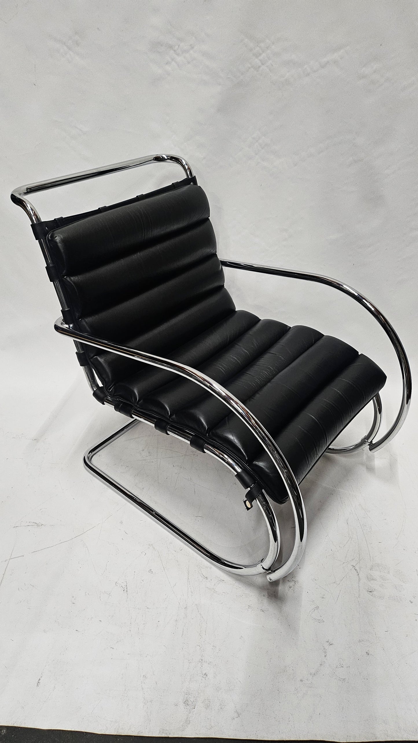 MR Style Lounge Armchair