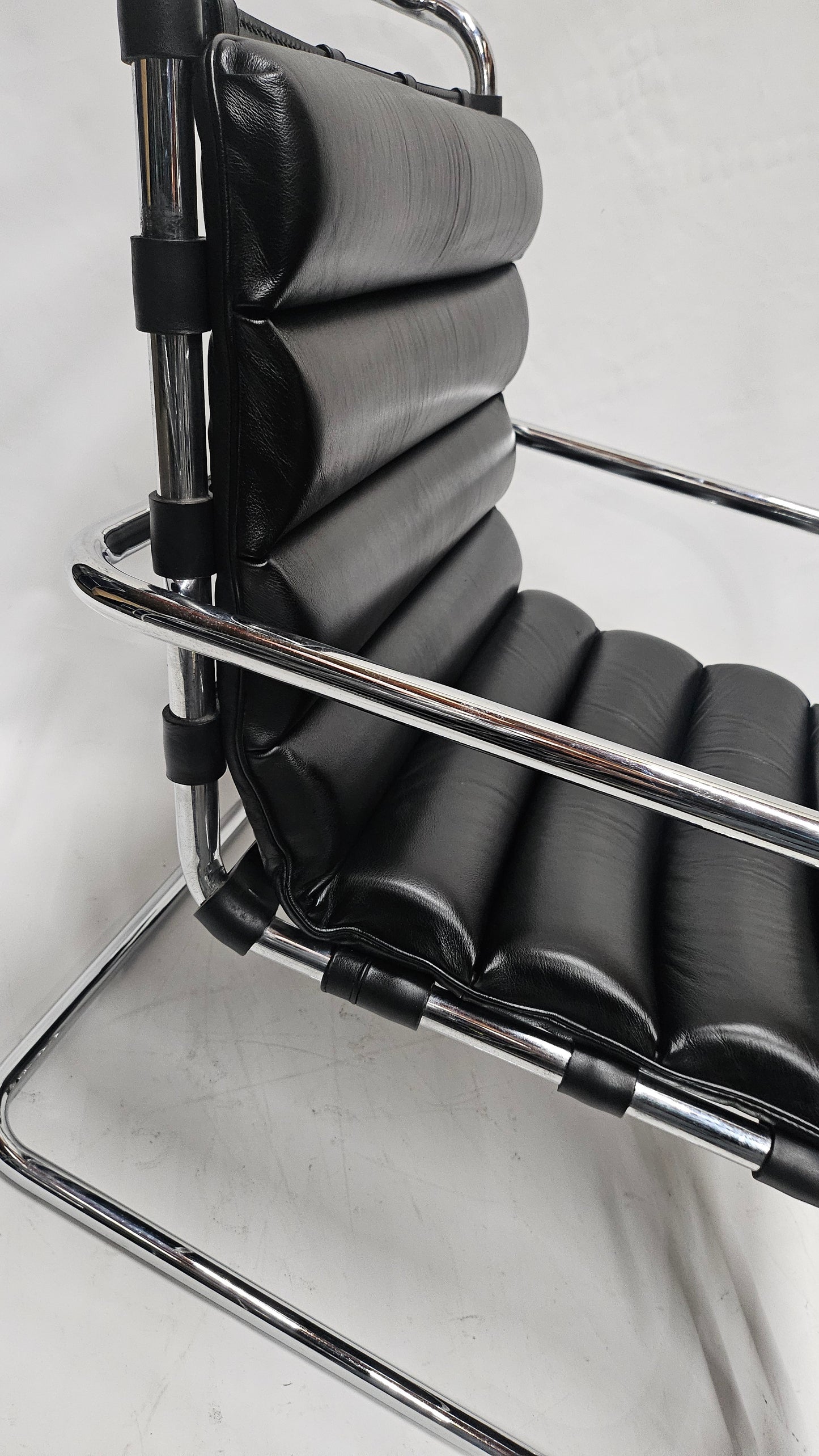 MR Style Lounge Armchair