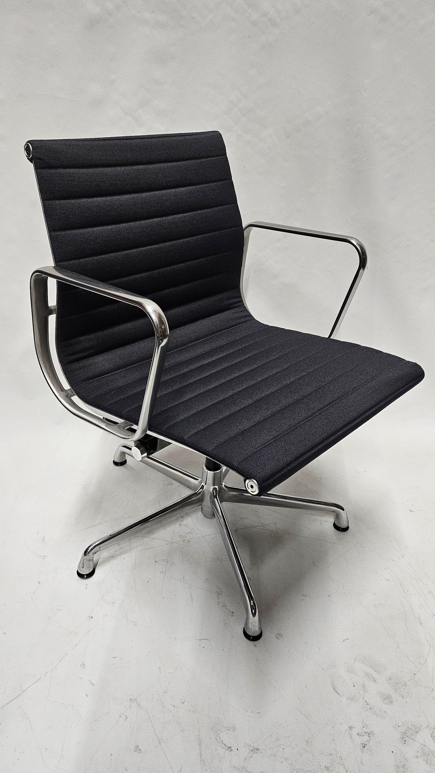 Herman Miller Eames Aluminum Group Management Swivel Side Chair in Dark Blue Fabric