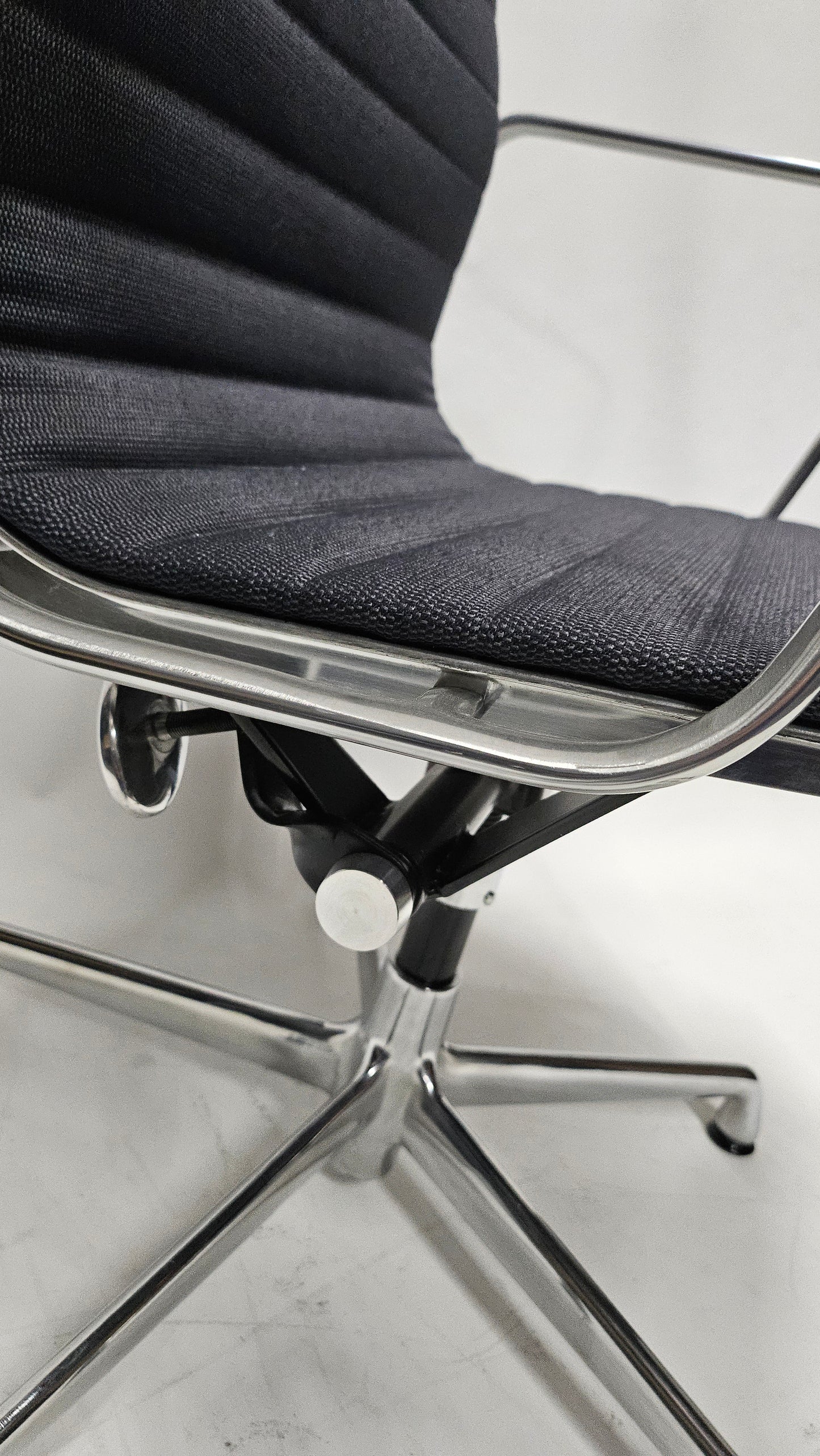 Herman Miller Eames Aluminum Group Management Swivel Side Chair in Dark Blue Fabric