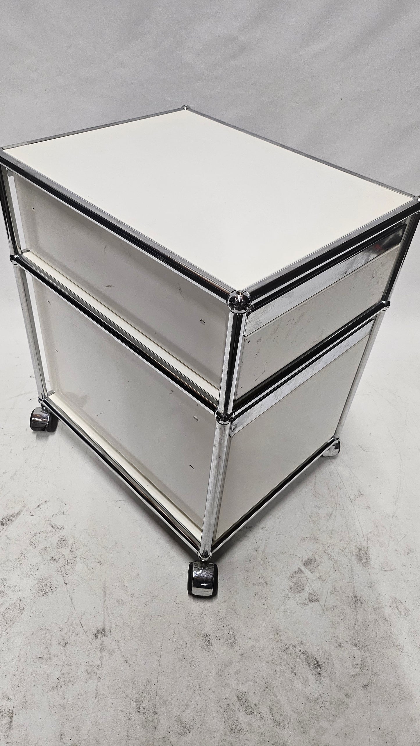 USM Haller Rolling Nightstand / Pedestal File Cabinet 2-Drawer in White