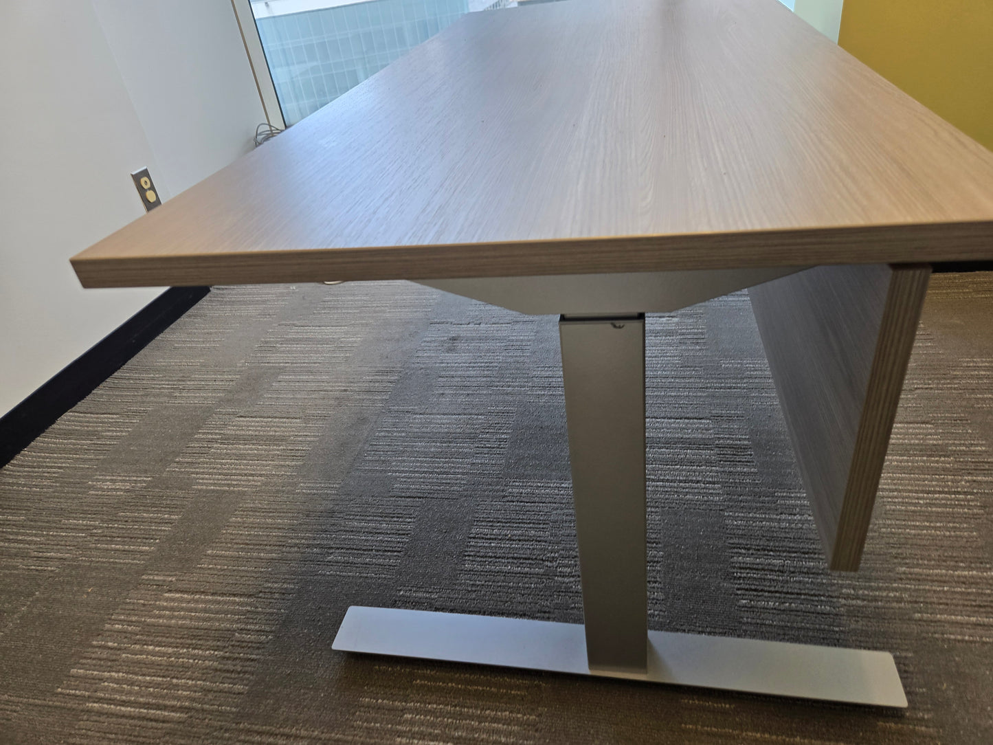 Knoll 5-ft (60x30-in) Electric Height Adjustable Standing Desk in Walnut