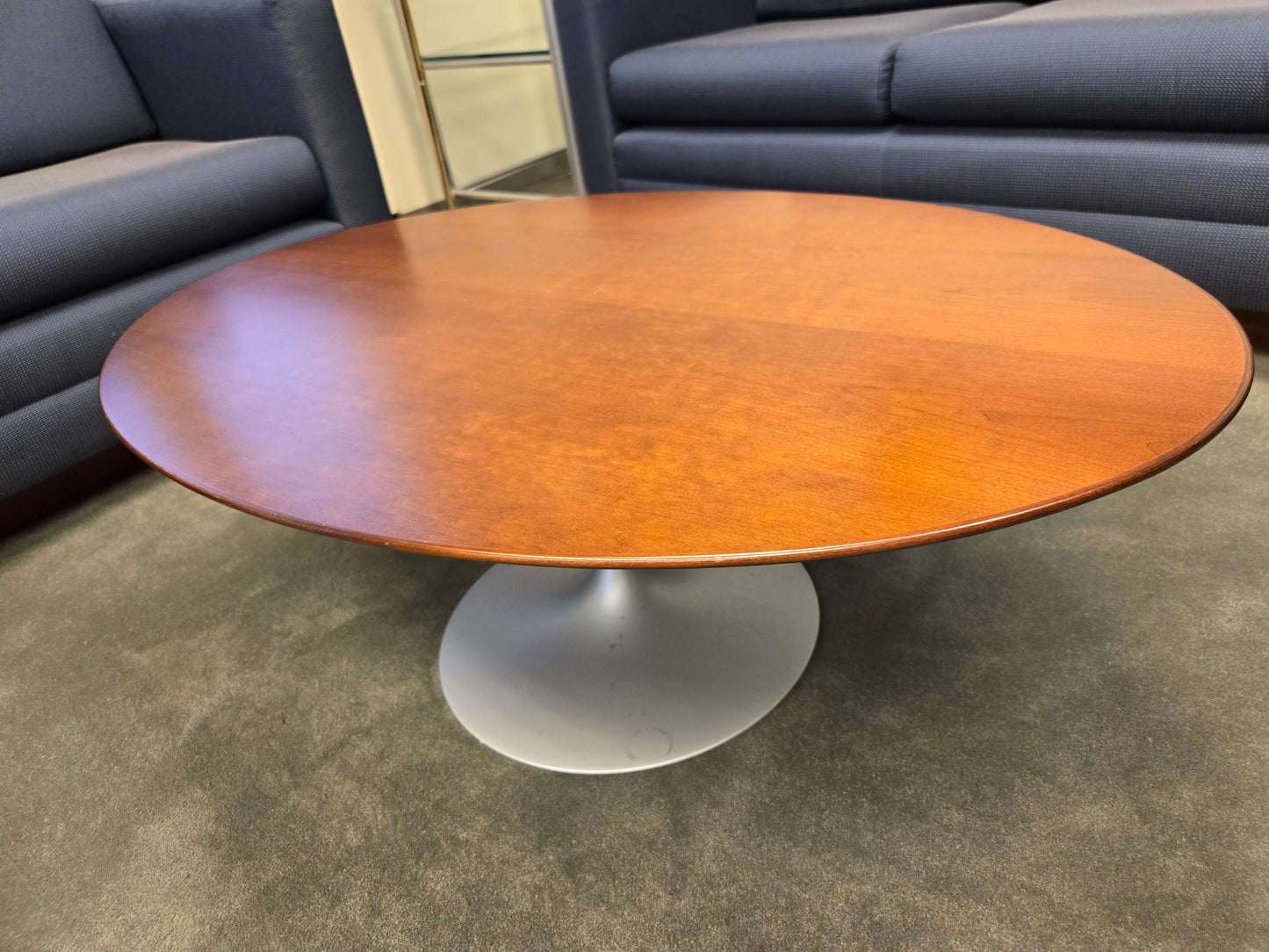 Knoll Saarinen 42-in Oval Tulip Coffee Table in Light Walnut
