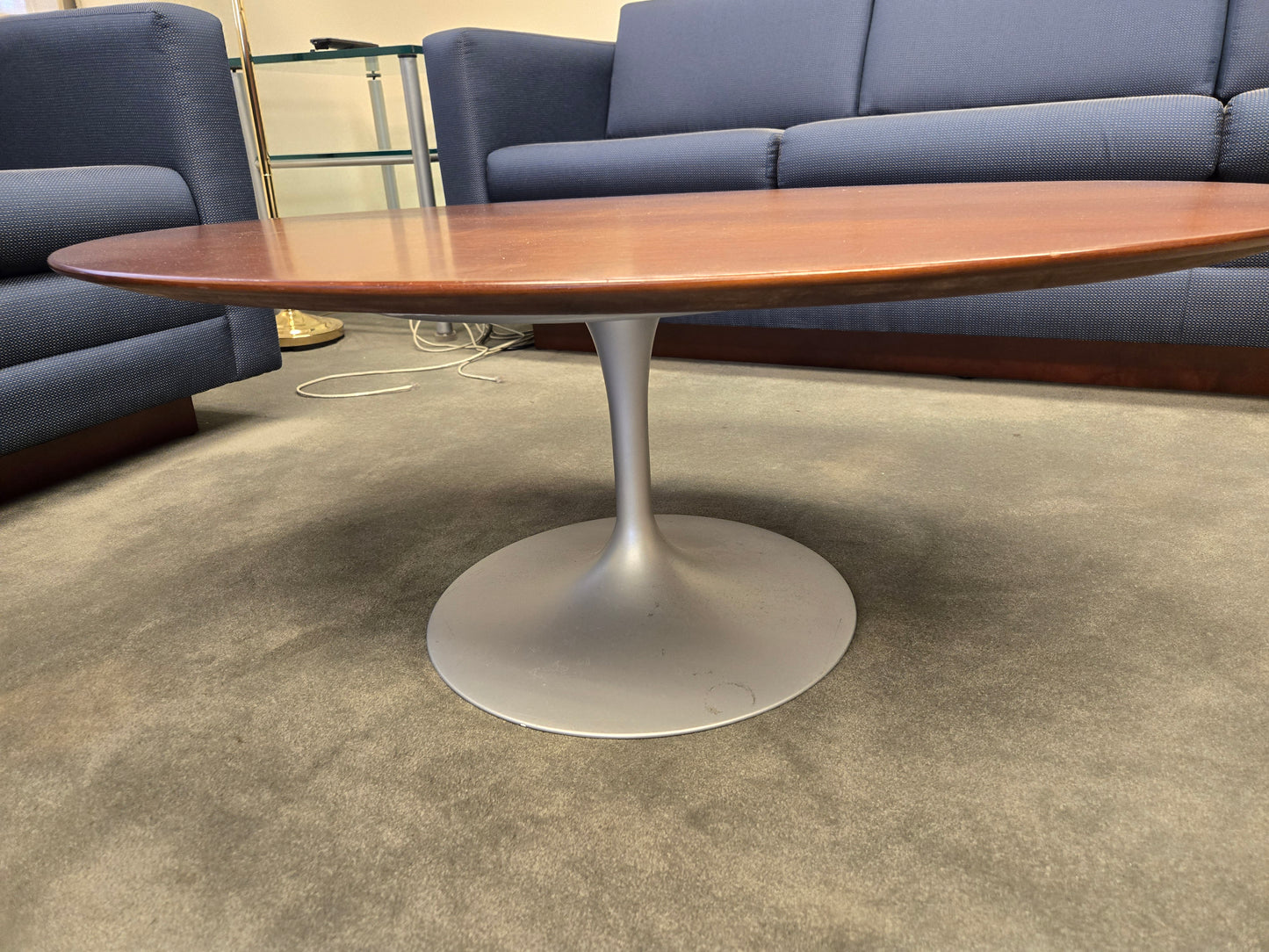 Knoll Saarinen 42-in Oval Tulip Coffee Table in Light Walnut