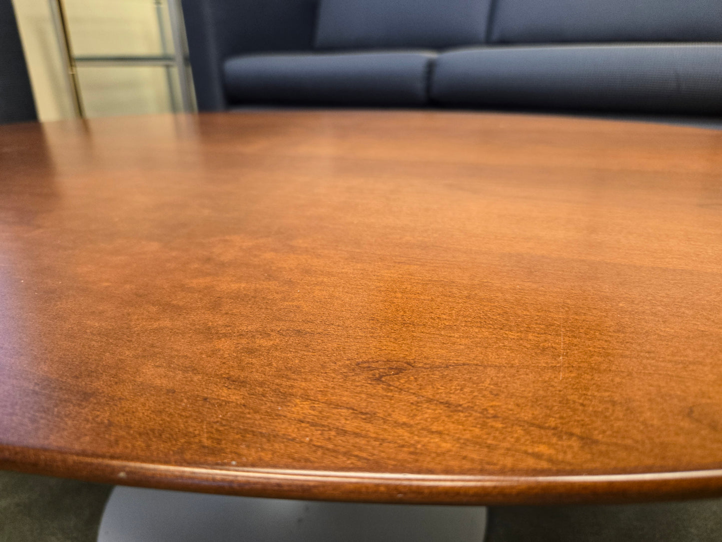 Knoll Saarinen 42-in Oval Tulip Coffee Table in Light Walnut
