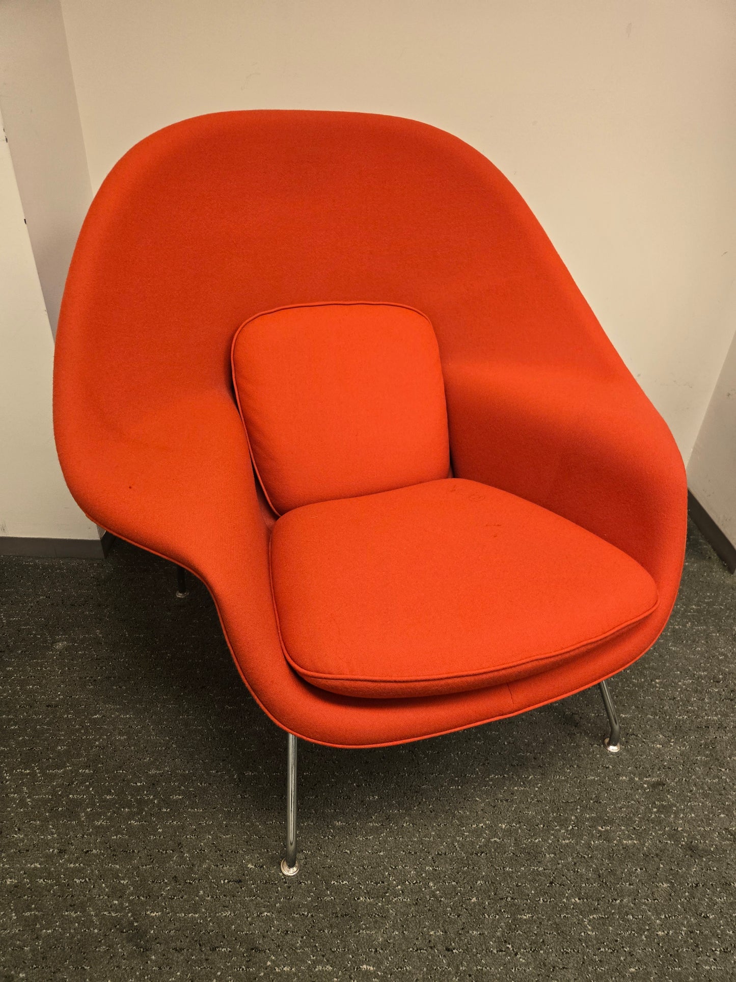 Knoll Saarinen Womb Chair in Red
