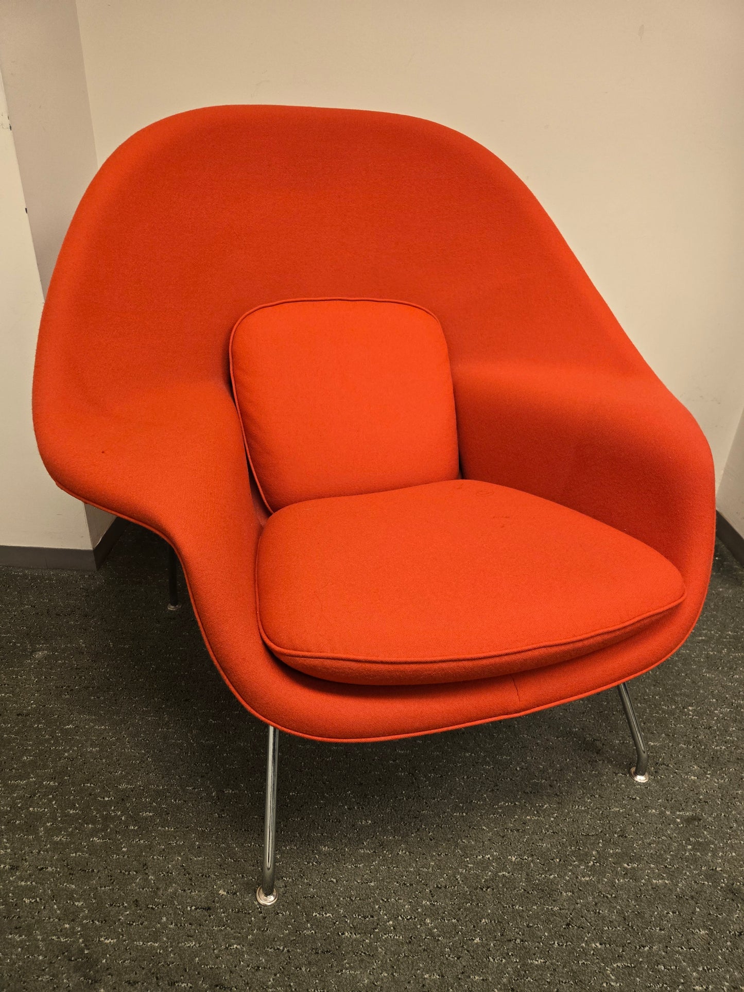 Knoll Saarinen Womb Chair in Red