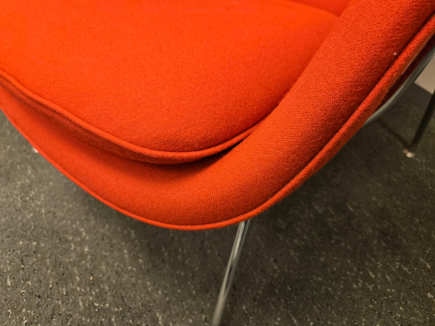 Knoll Saarinen Womb Chair in Red