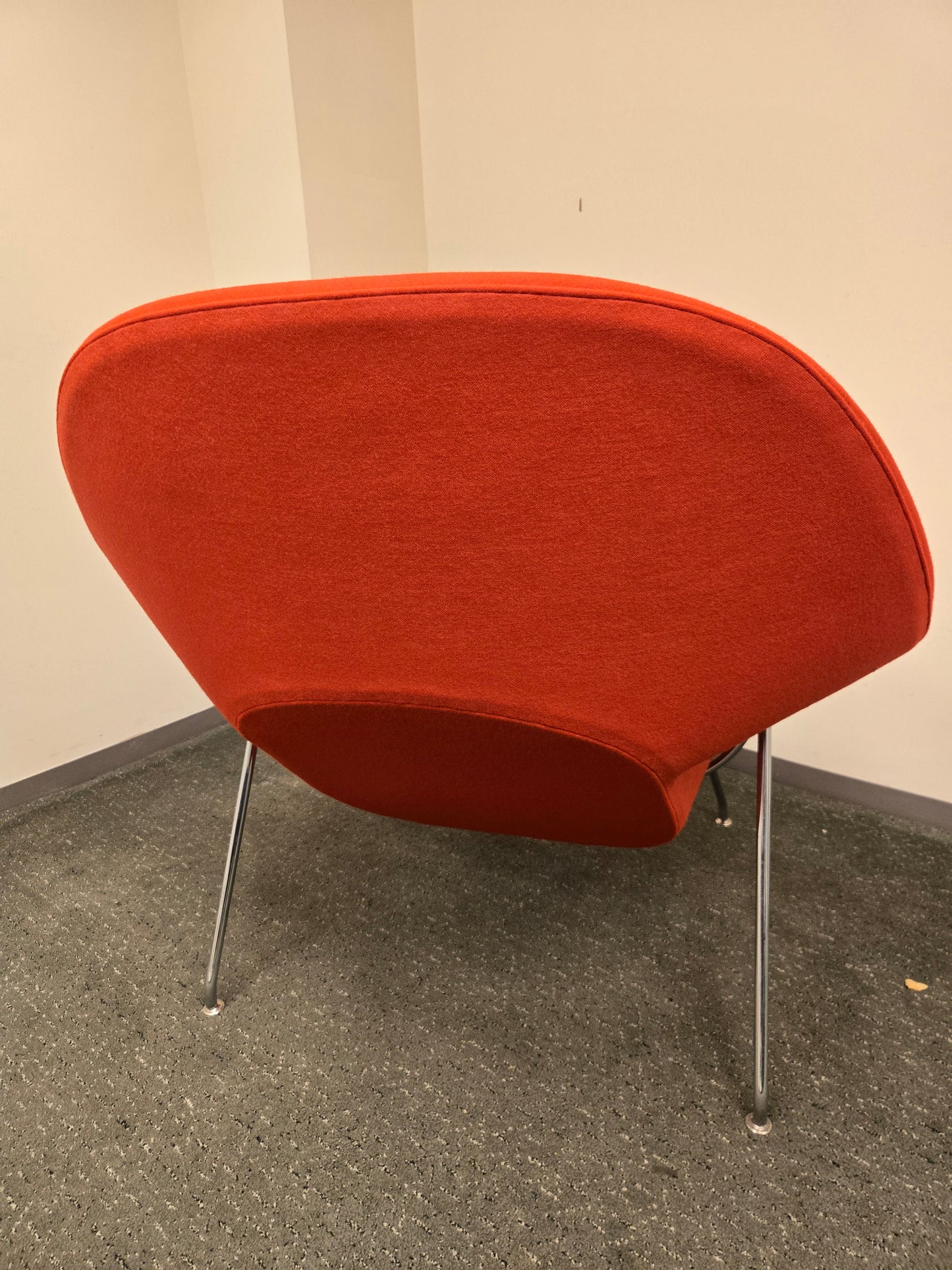 Knoll Saarinen Womb Chair in Red