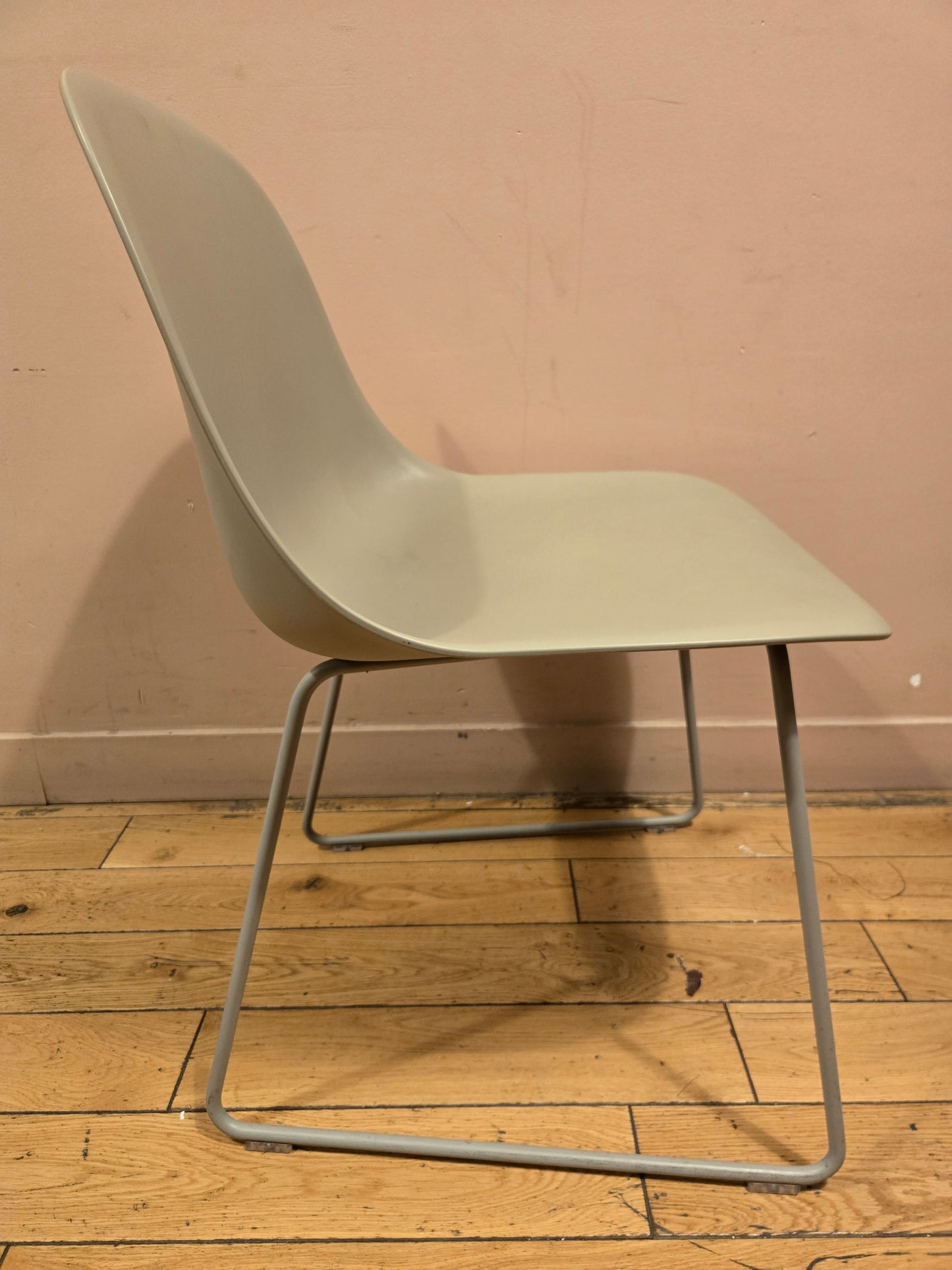 Muuto Fiber Side Chair with Sled Base in Putty