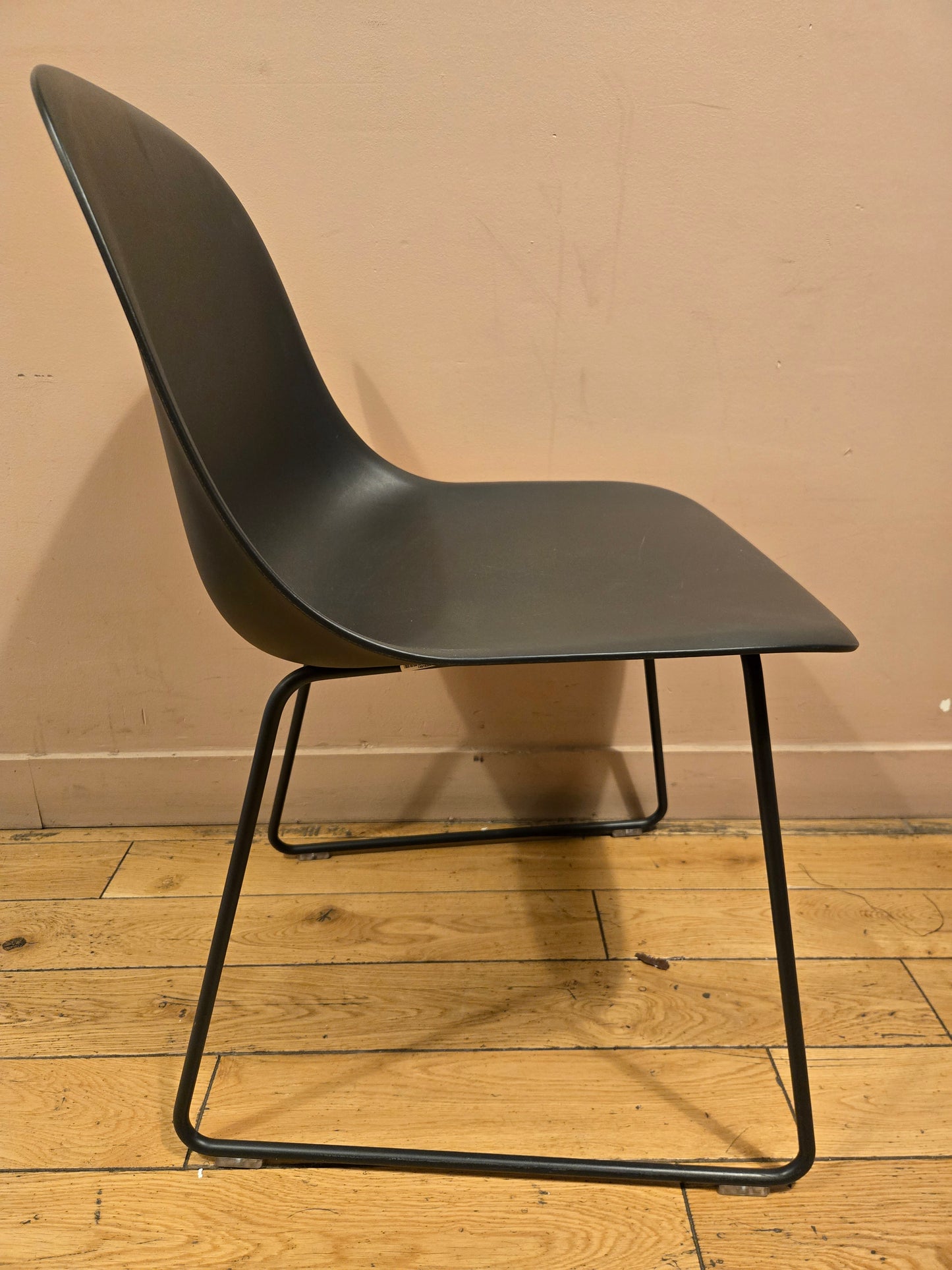 Muuto Fiber Side Chair with Sled Base in Dark Grey