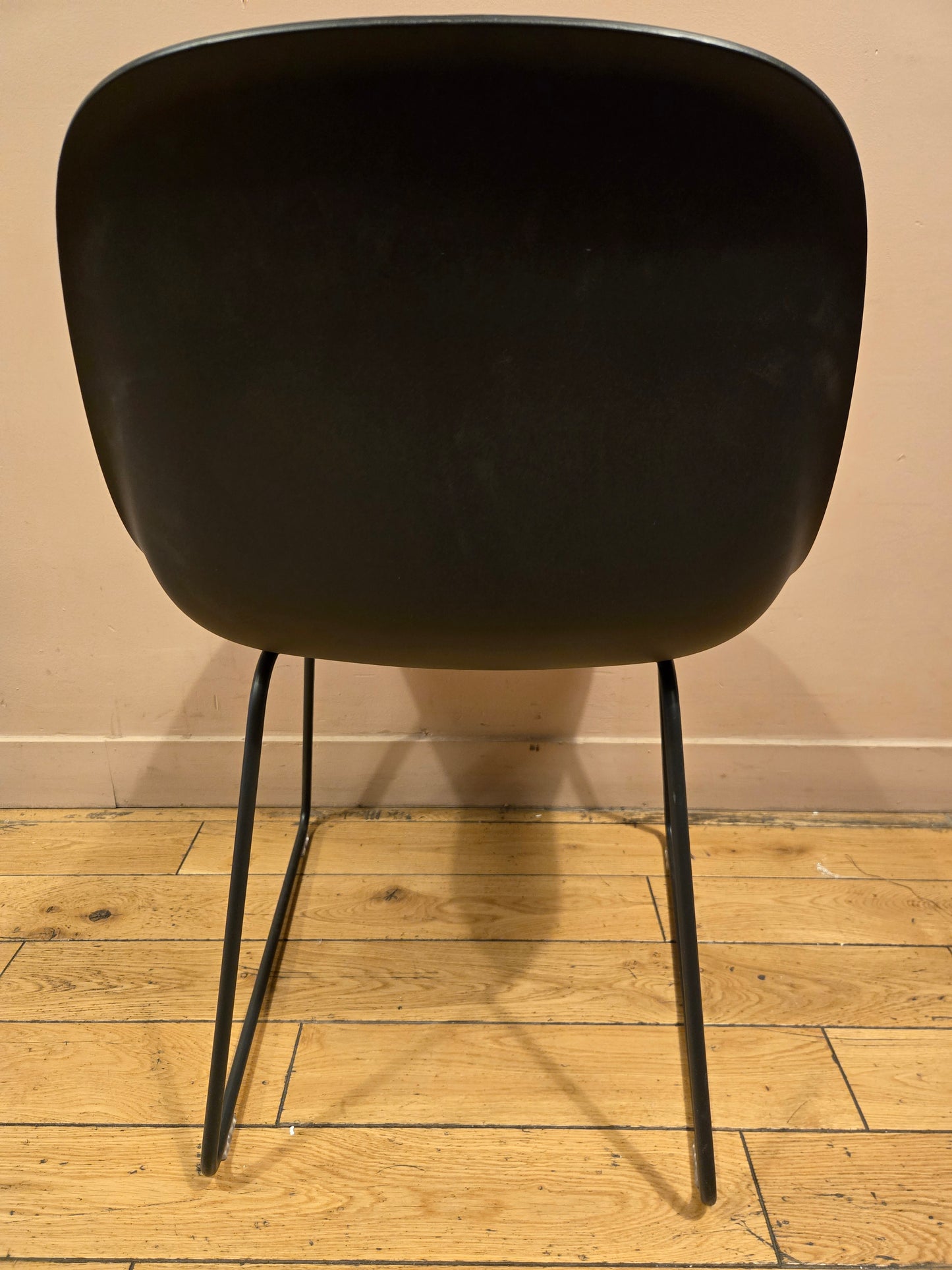Muuto Fiber Side Chair with Sled Base in Dark Grey
