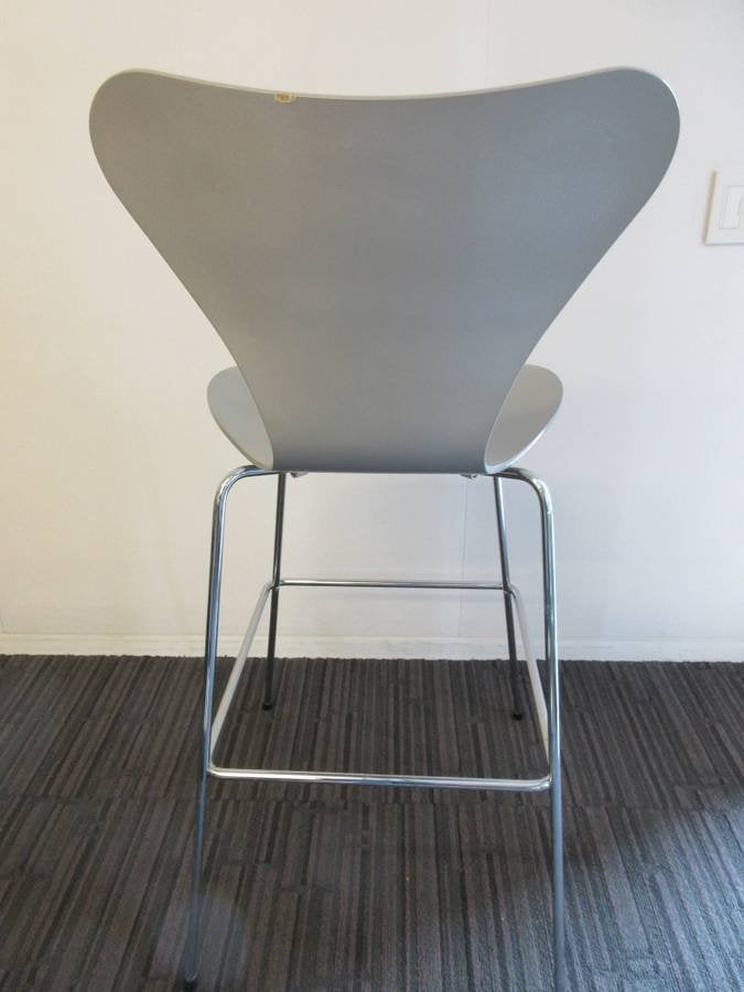 Fritz Hansen Series 7 Bar Height Stool in Grey