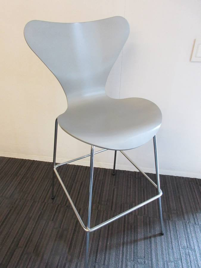 Fritz Hansen Series 7 Bar Height Stool in Grey