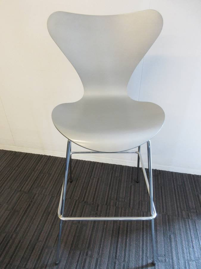 Fritz Hansen Series 7 Bar Height Stool in Grey