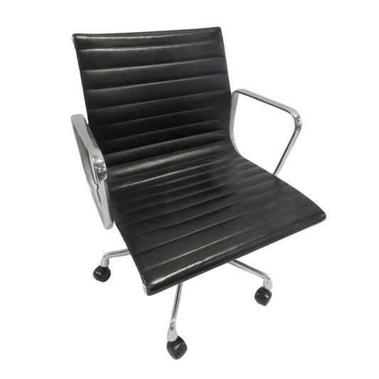 Herman Miller Eames Aluminum Group Management Chair in Black Leather, EA335