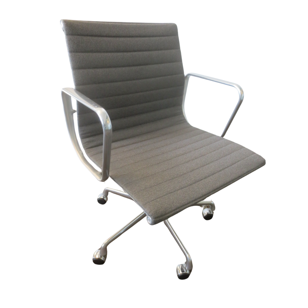Herman Miller Eames Aluminum Group Management Chair in Charcoal Fabric, EA335