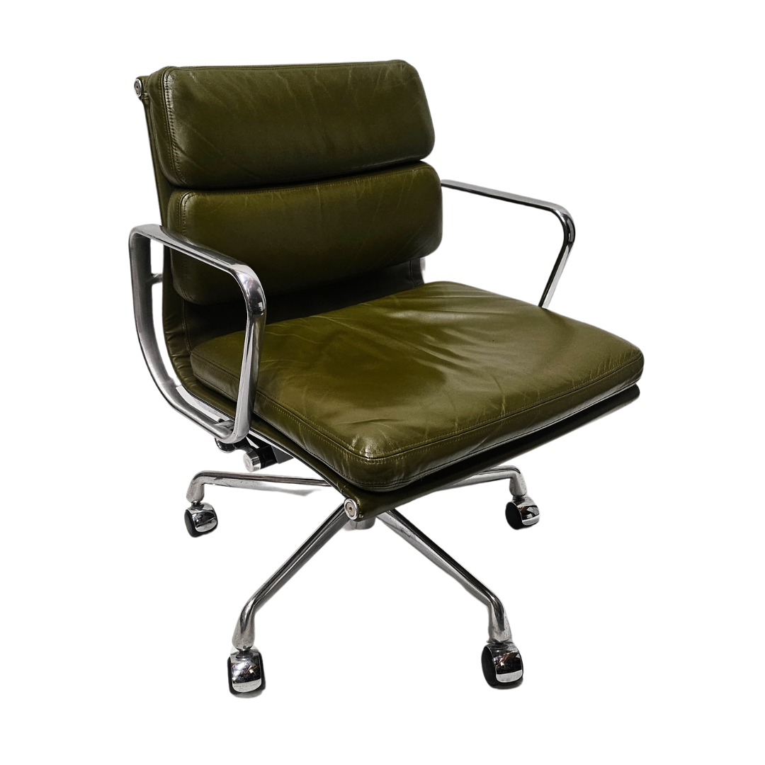 Herman Miller Eames Soft Pad Management Chair in Olive Green Leather, EA435