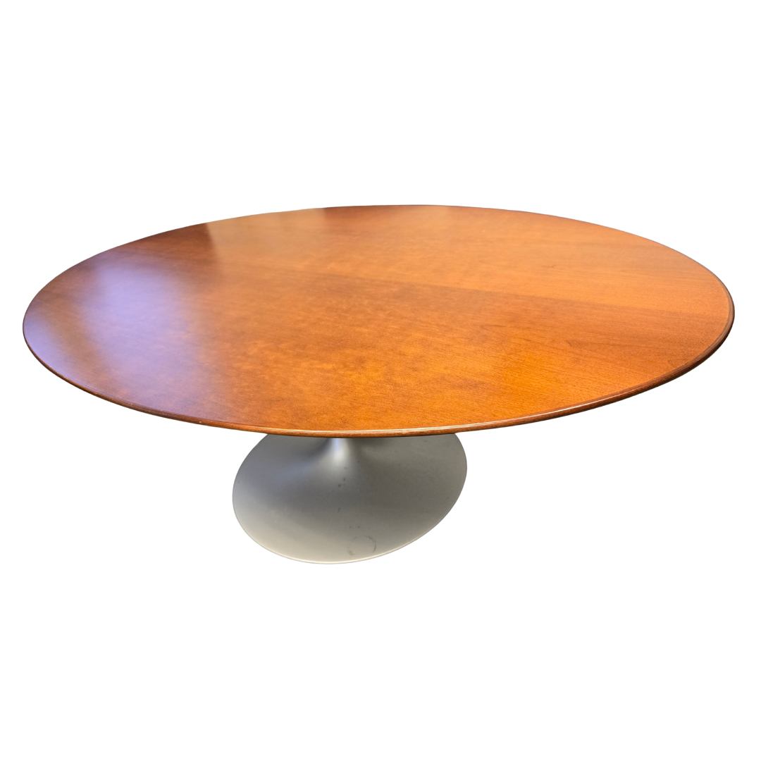 Knoll Saarinen 42-in Oval Tulip Coffee Table in Light Walnut