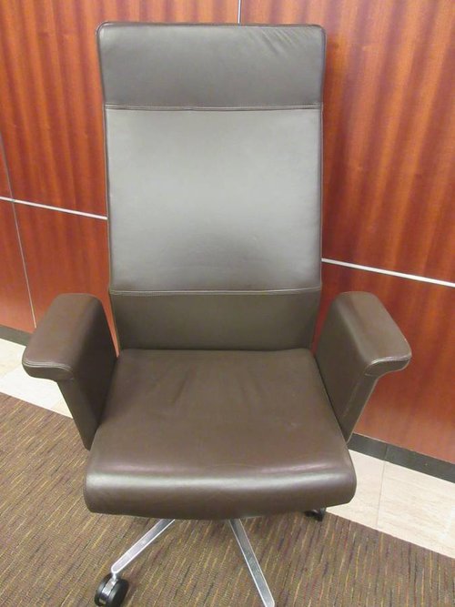 Steelcase Siento Executive Chair with Enclosed Arms - Bygone Icons