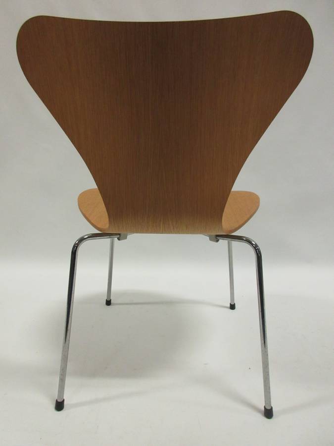 Fritz Hansen Series 7 Chair in Oak Veneer (Original)