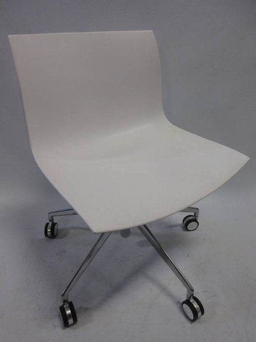 Arper Catifa 46 Swivel Chair (New) - Bygone Icons