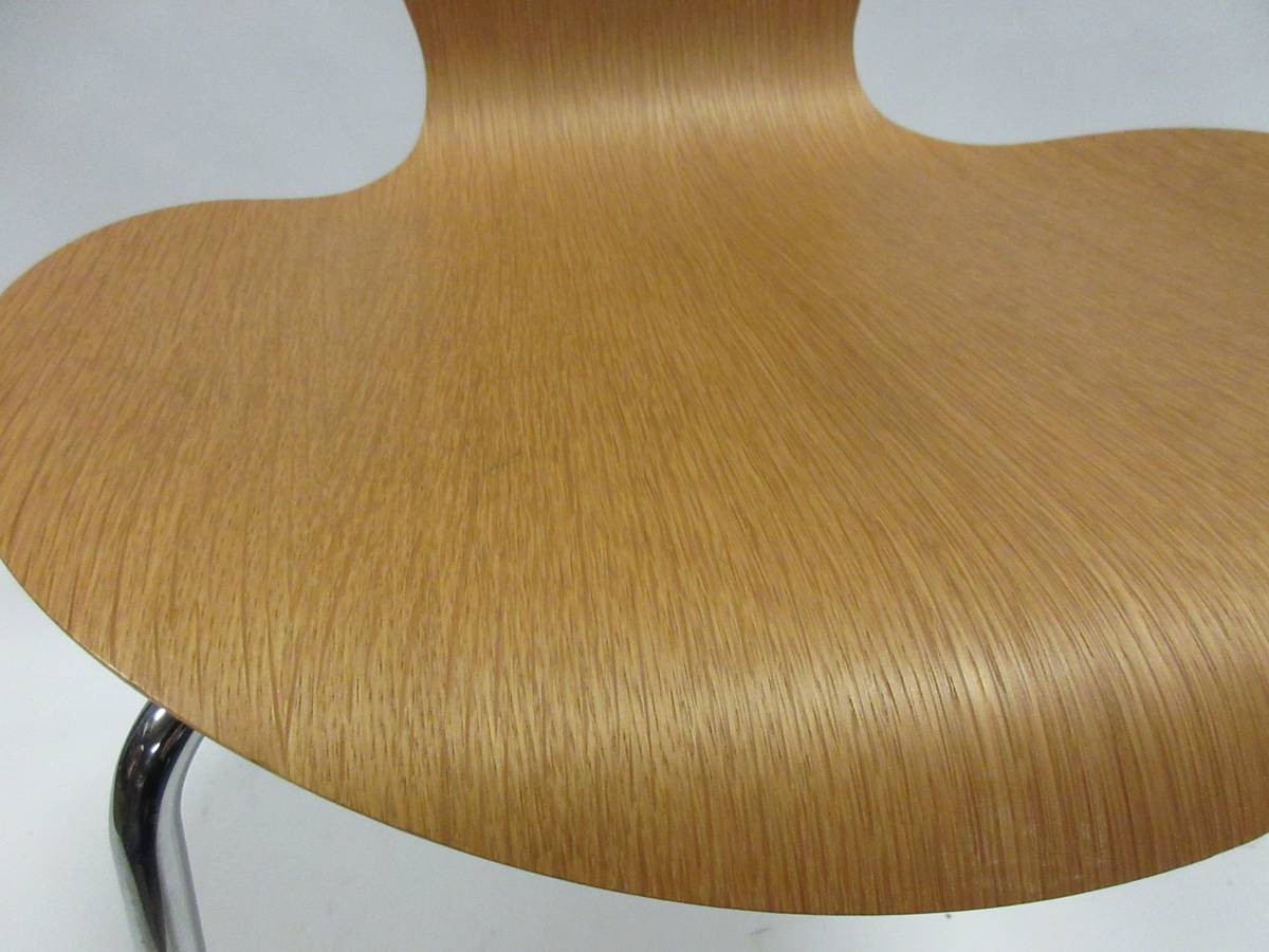 Fritz Hansen Series 7 Chair in Oak Veneer (Original)