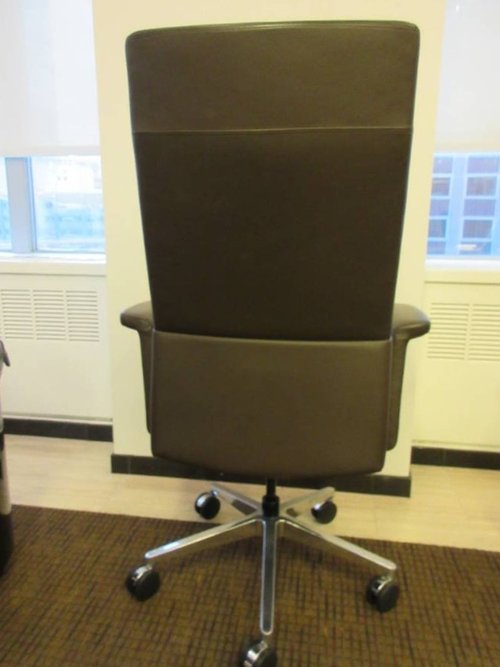 Steelcase Siento Executive Chair with Enclosed Arms - Bygone Icons