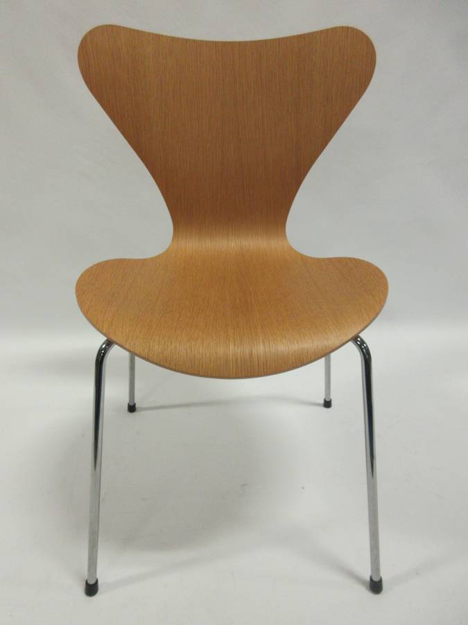 Fritz Hansen Series 7 Chair in Oak Veneer (Original)