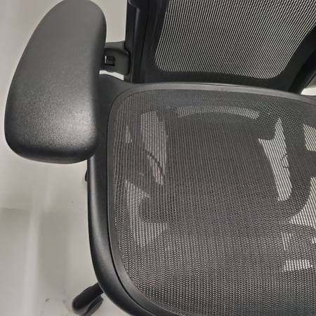 Herman Miller Remastered Aeron Chair, Size B, in Black-Onyx - Bygone Icons