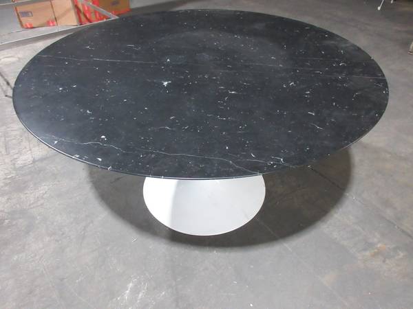 Knoll Eero Saarinen Round Marble Dining Table, 54-in - Bygone Icons