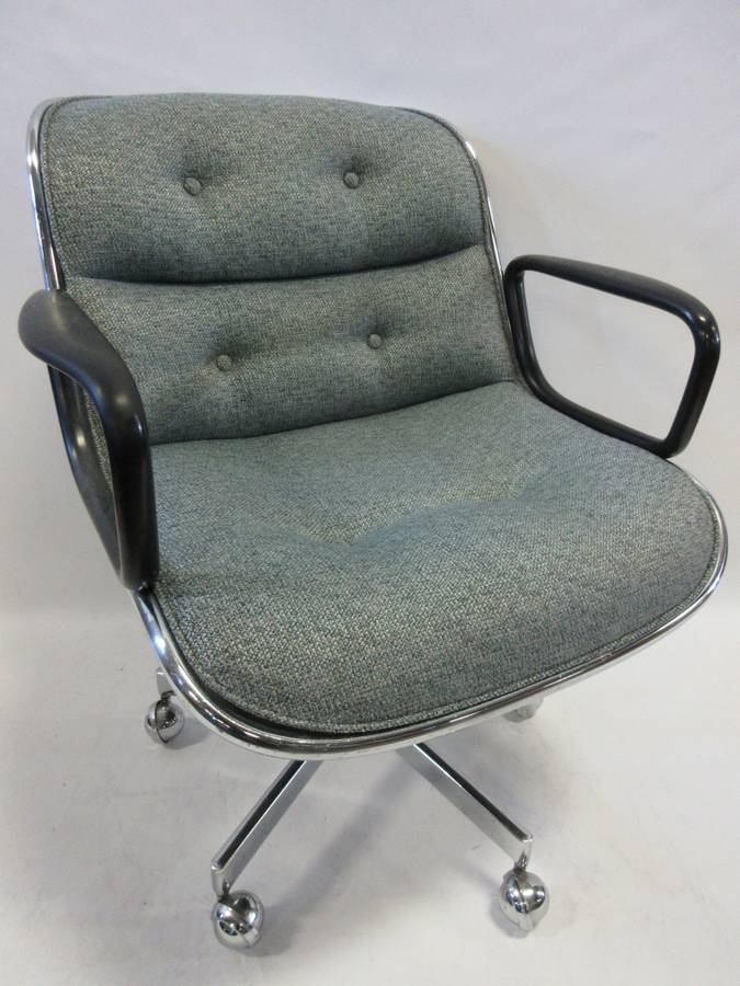 Knoll Pollock Executive Chair in Off-Blue Fabric