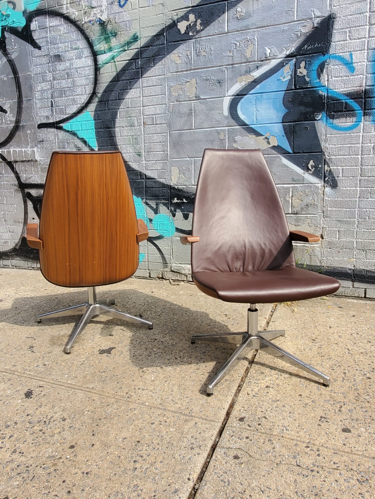 Geiger Clamshell Executive Swivel Chair in Brown Leather