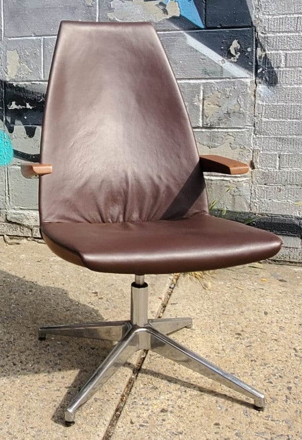 Geiger Clamshell Executive Swivel Chair in Brown Leather