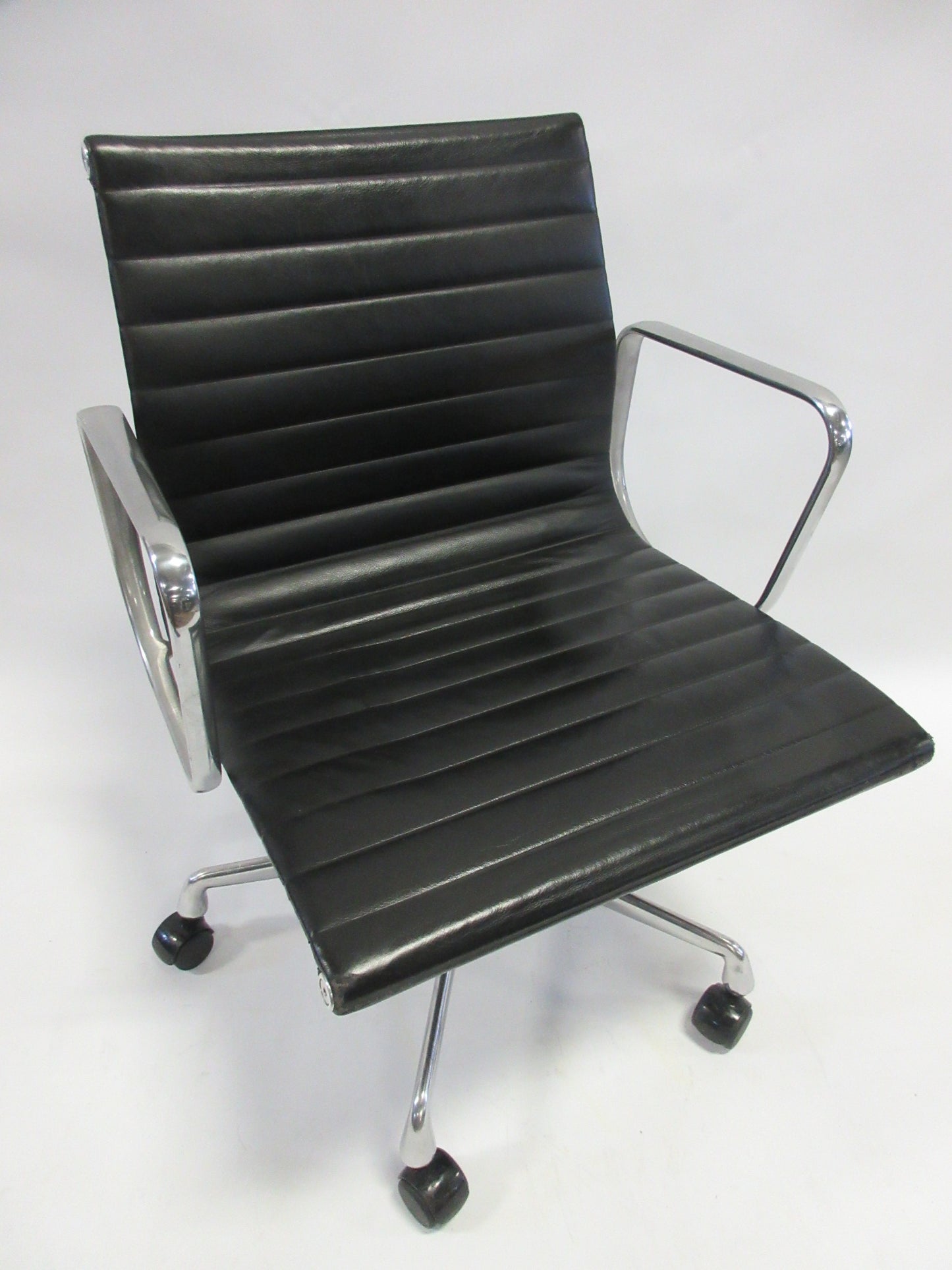 Herman Miller Eames Aluminum Group Management Chair in Black Leather