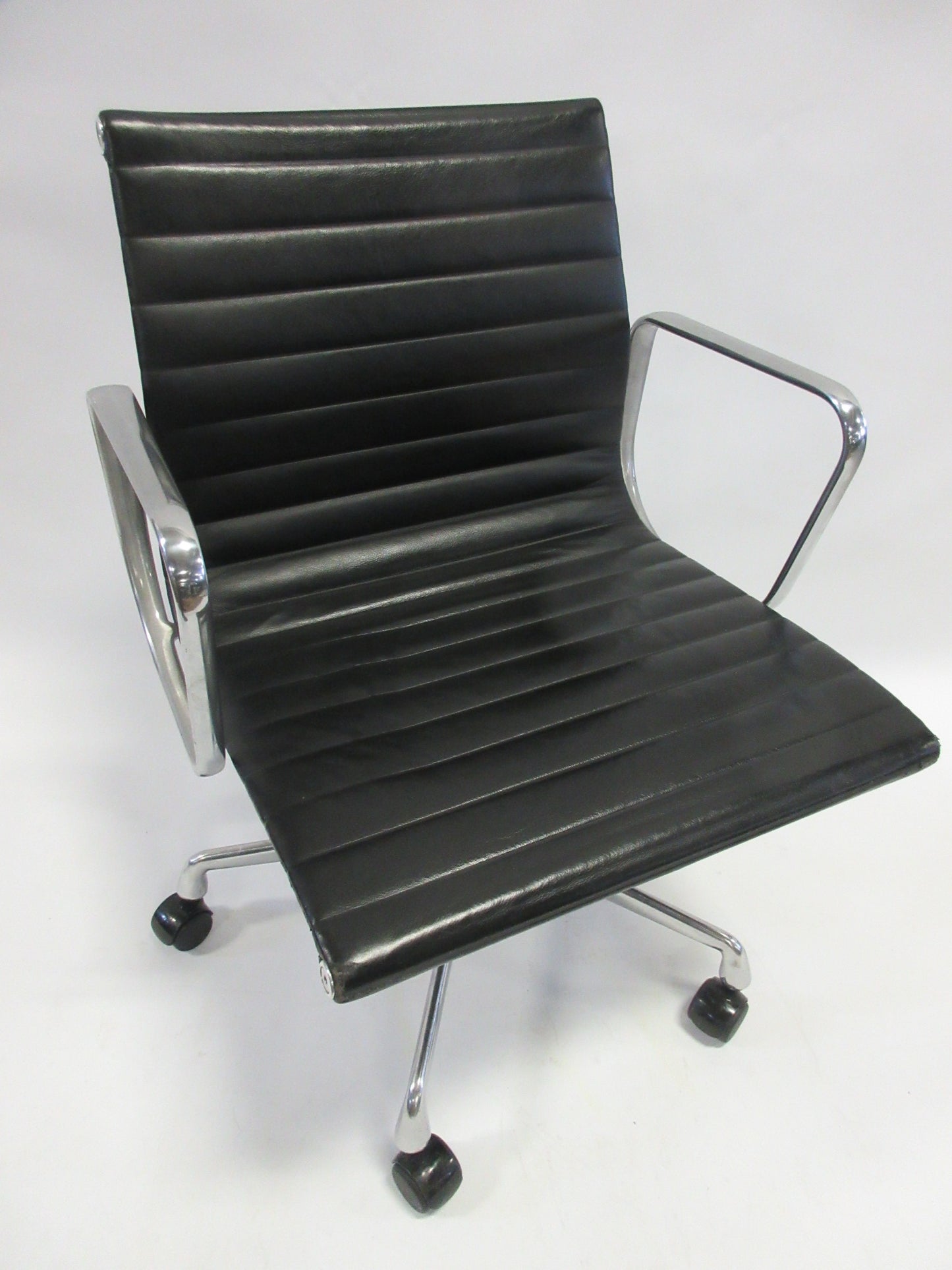 Herman Miller Eames Aluminum Group Management Chair in Black Leather