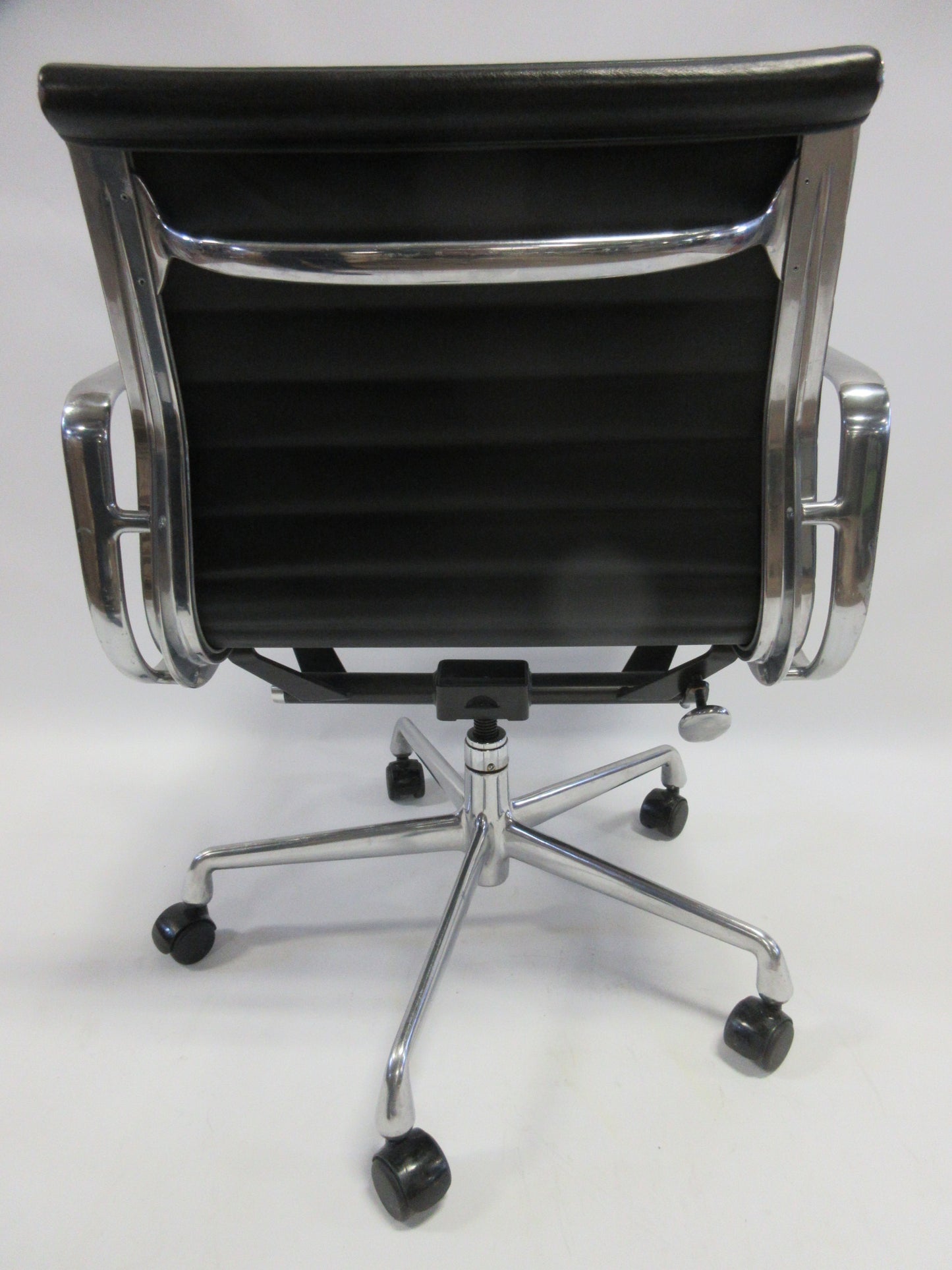 Herman Miller Eames Aluminum Group Management Chair in Black Leather